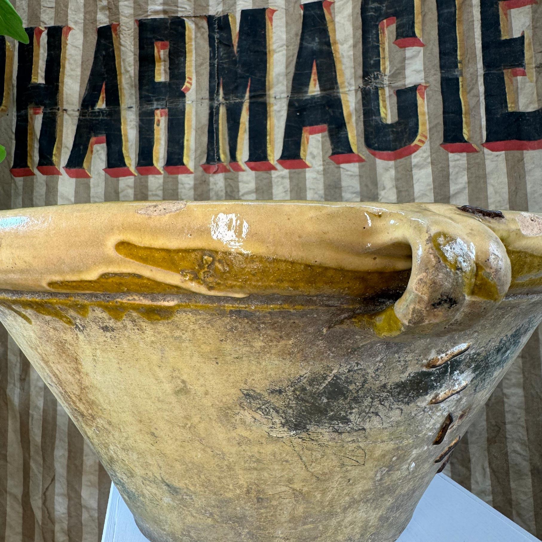 19th C French Terracotta Tian Gresalle Bowl with Staple Repairs en venta 1