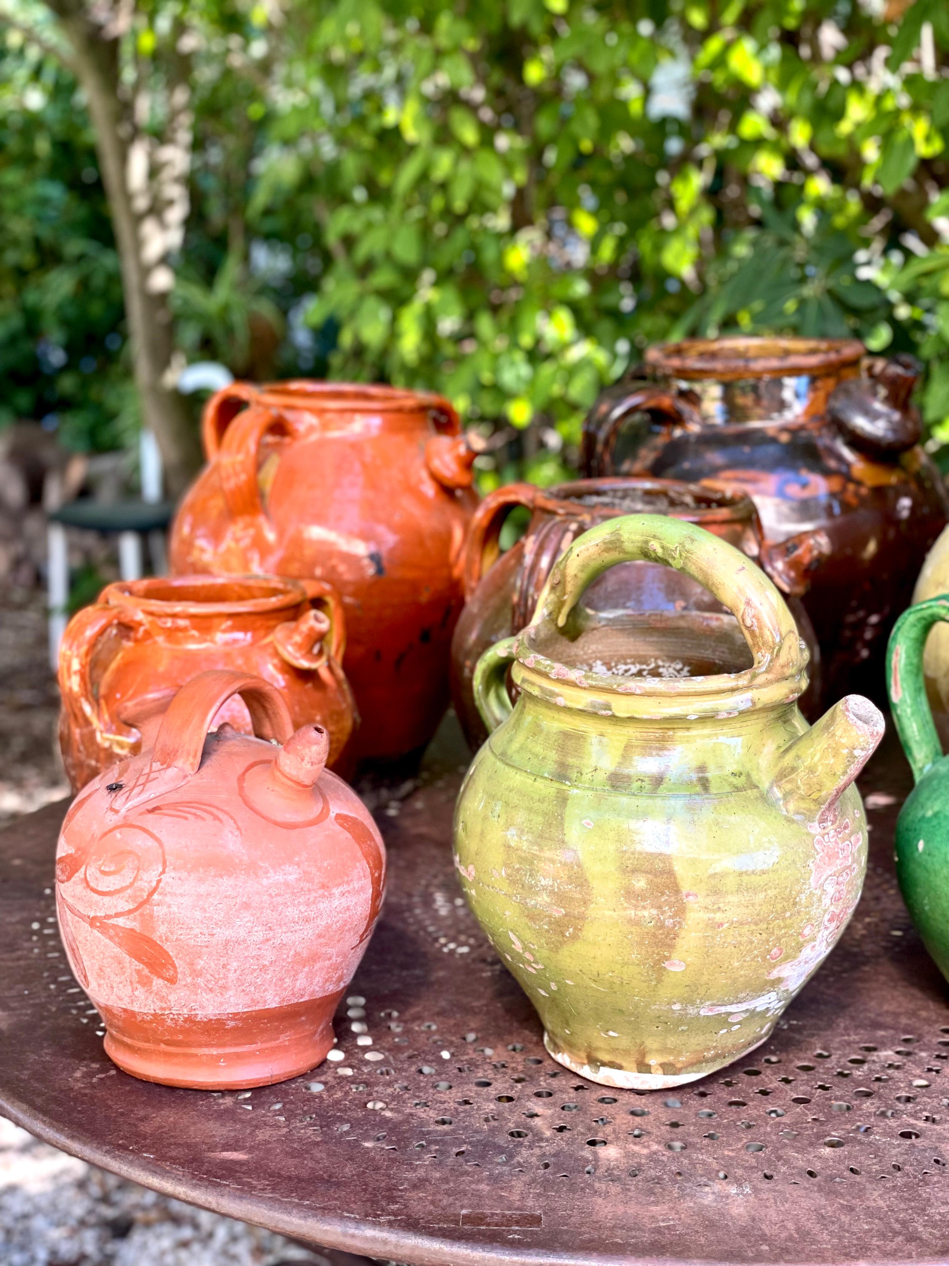 Jarro de terracota vidriada verde del siglo XIX Loza de barro en venta