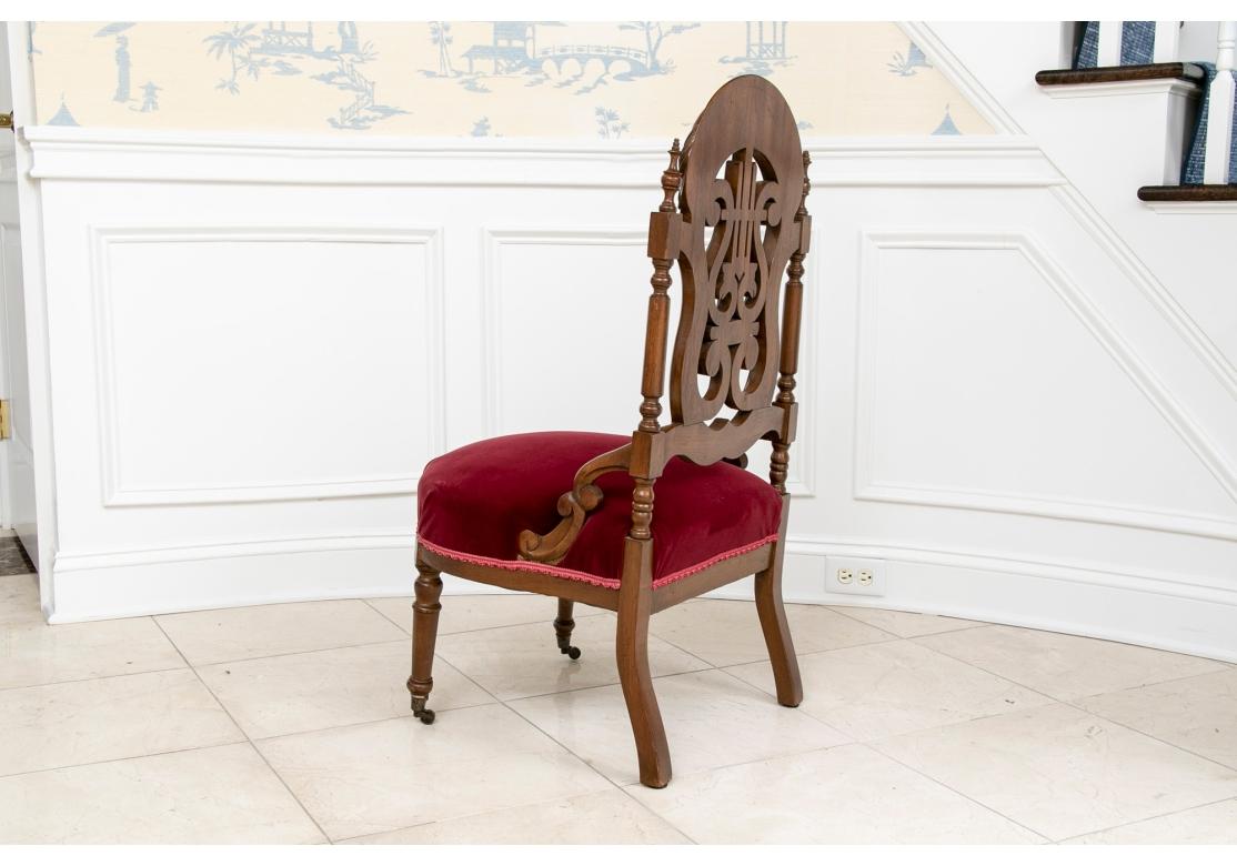 19. Jahrhundert Französisch Nussbaum geschnitzt Lyra zurück Side Chair im Angebot 5