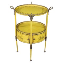 Plateau à étages français du XIXe siècle en fer émaillé jaune, sur pied, représentant une scène pastorale de style chinoiserie