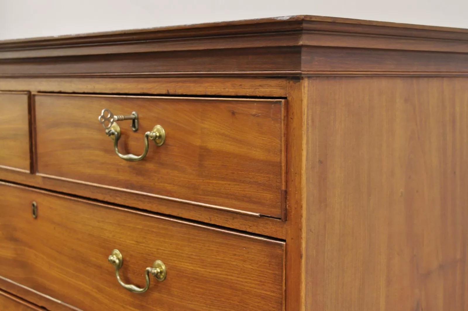 Commode haute George III du 19ème siècle en acajou, grande commode sur coffre à 8 tiroirs en vente 5