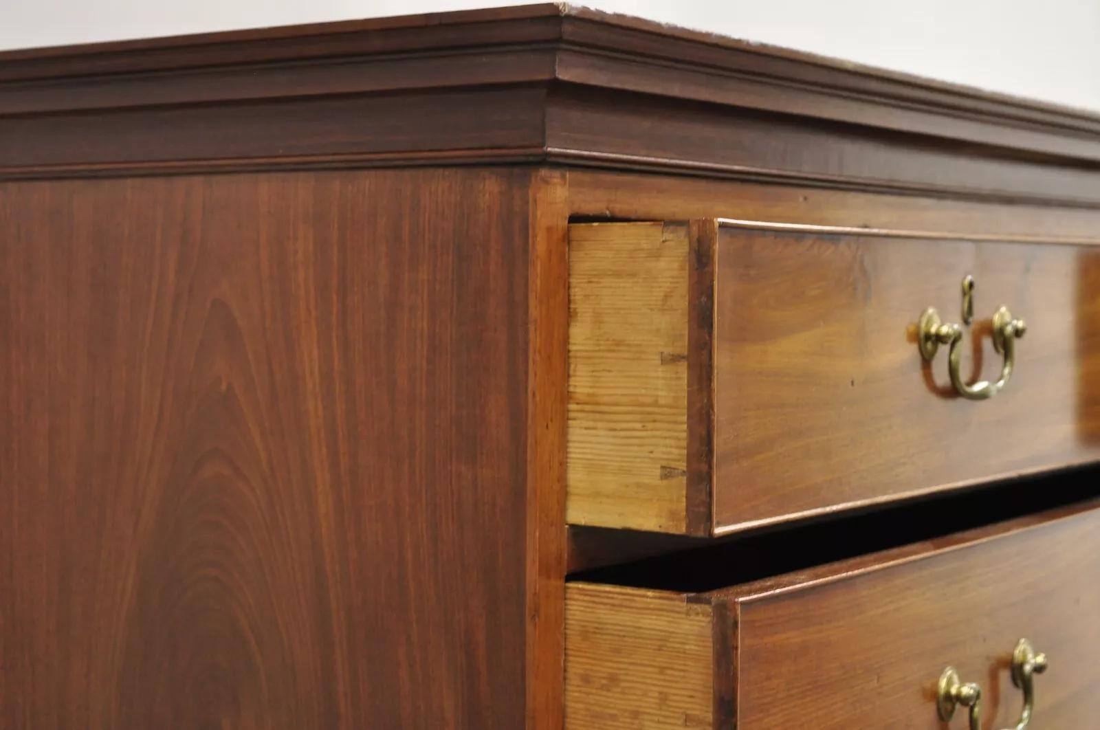 Acajou Commode haute George III du 19ème siècle en acajou, grande commode sur coffre à 8 tiroirs en vente