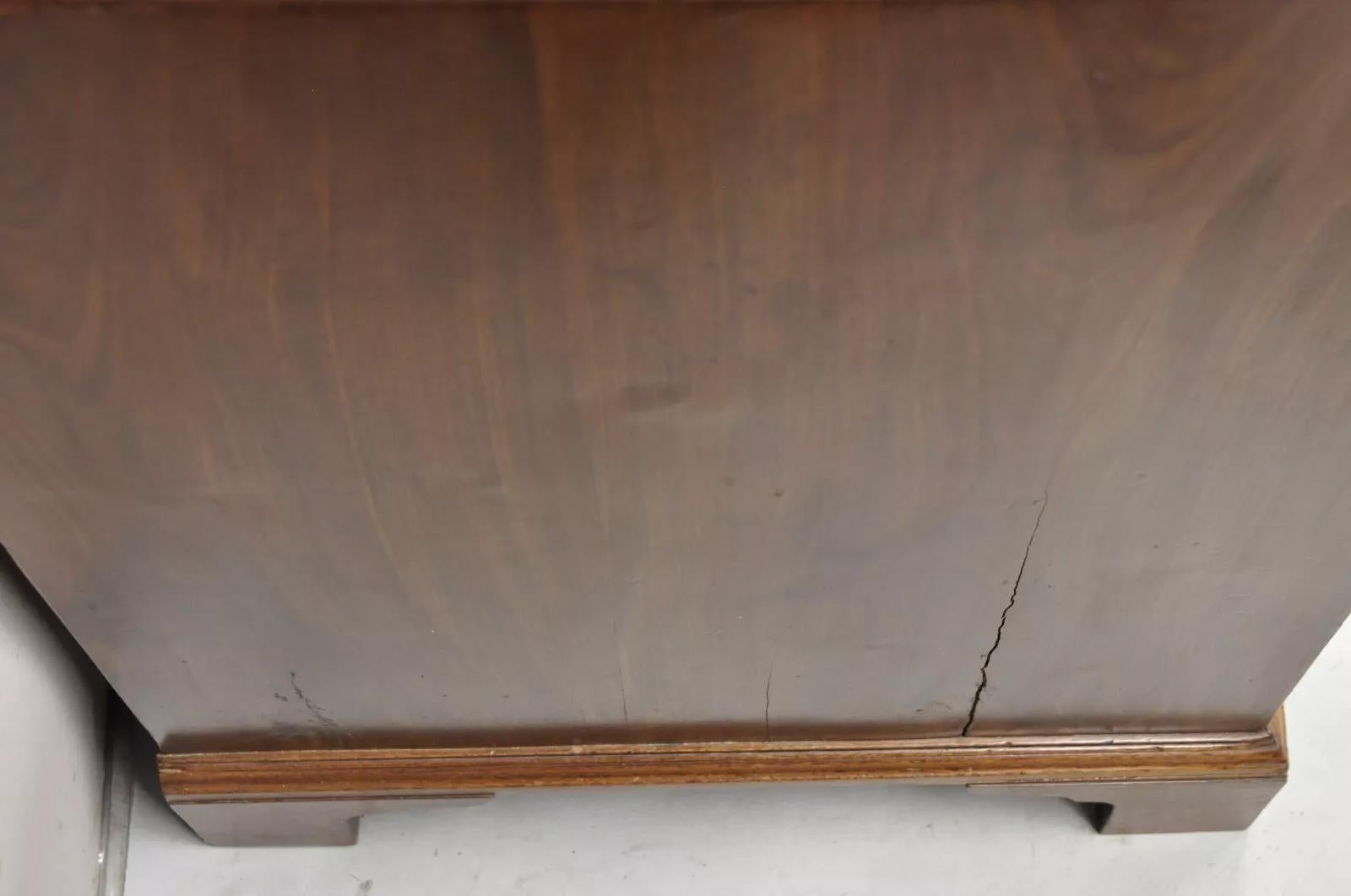 Commode haute George III du 19ème siècle en acajou, grande commode sur coffre à 8 tiroirs en vente 2