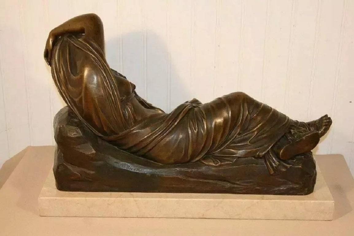 Scultura di bronzo francese del XIX secolo Georges Bareau, statua di Arianna addormentata in marmo in vendita 4