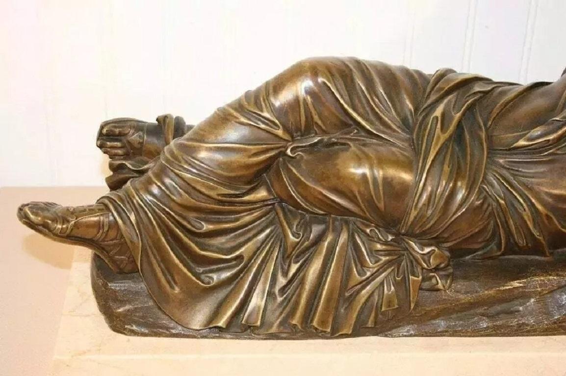 Neoclassico Scultura di bronzo francese del XIX secolo Georges Bareau, statua di Arianna addormentata in marmo in vendita