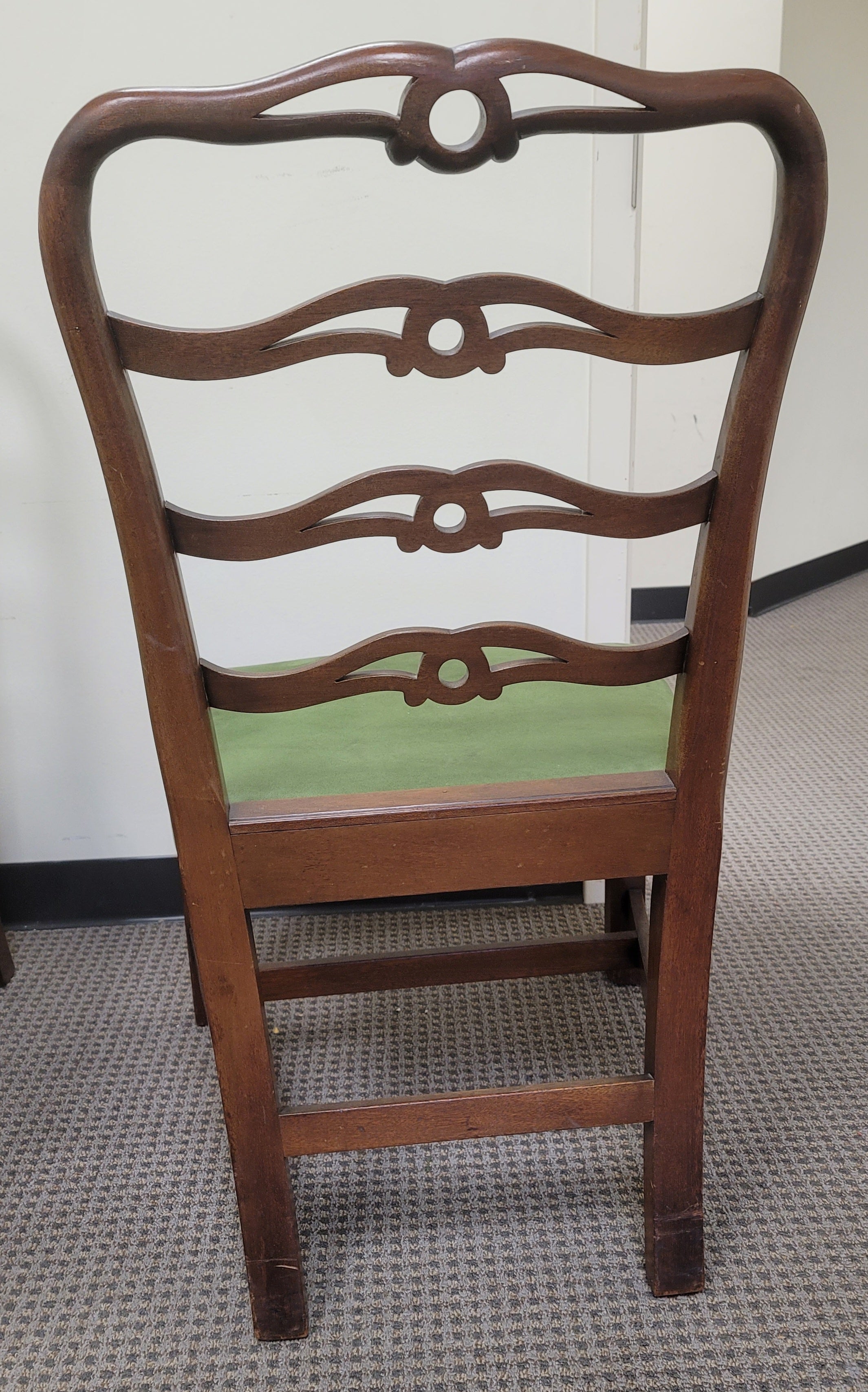19th C. Georgian Set of 4 Pierced Ladder Back Leather Upholstered Dining Chairs For Sale 5