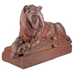 Sculpture allemande en terre cuite du 19e siècle représentant un lion au repos par l'auteur animalier A. Gaul