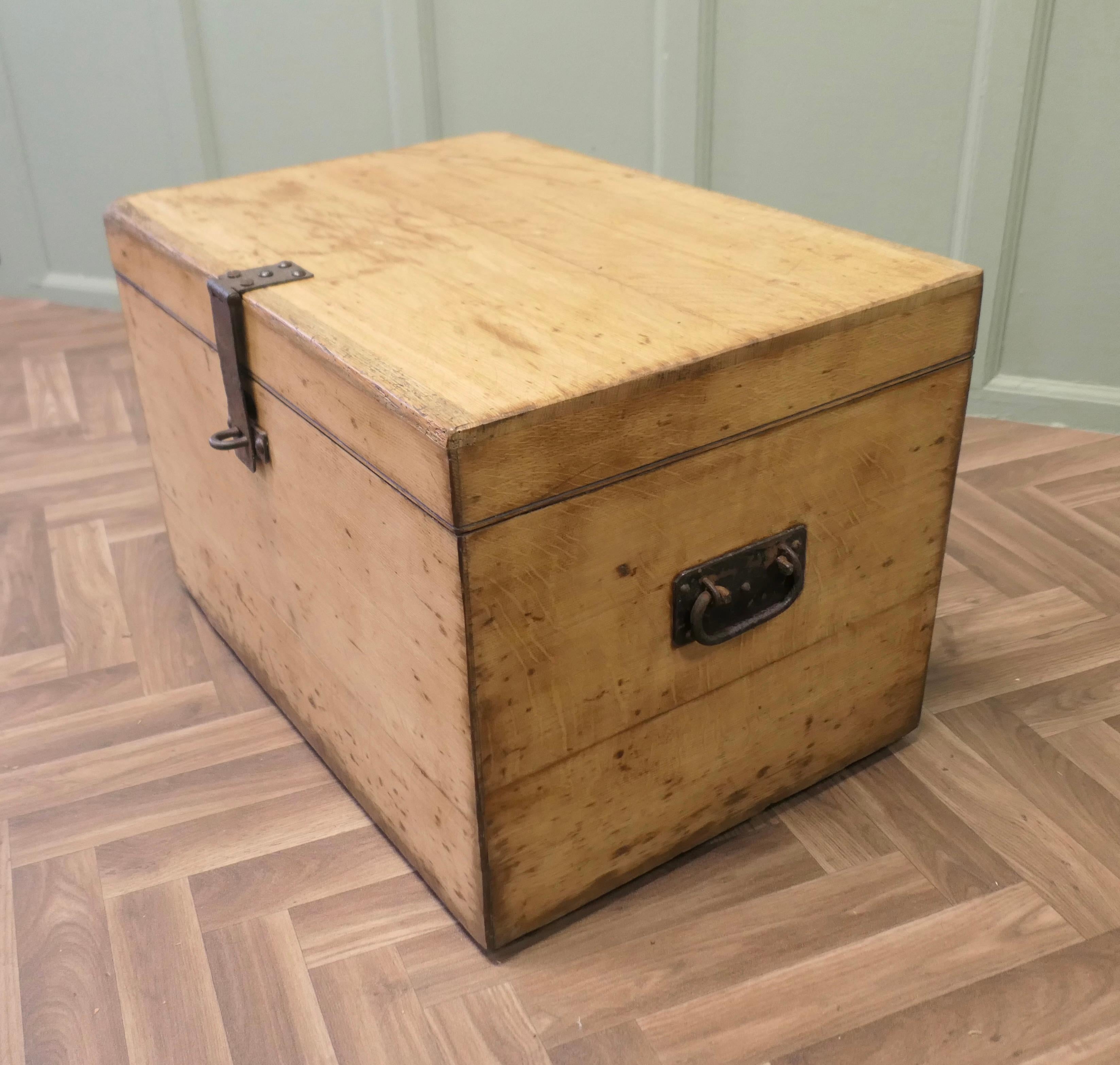 Vittoriano Cassapanca da viaggio in Oak dorato del 19° secolo di Elkington in vendita