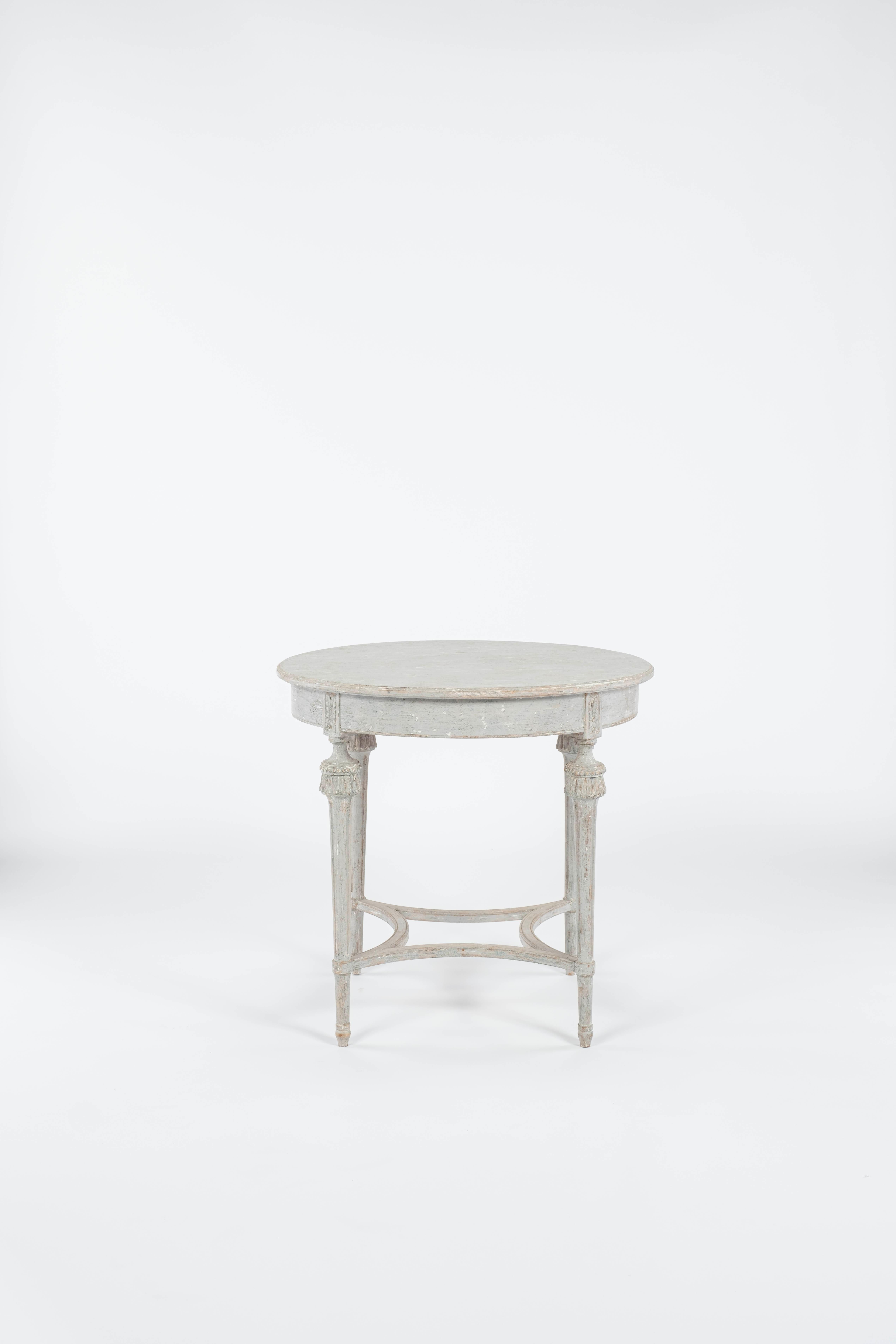 19th C. Gustavian Round Table In Good Condition For Sale In Houston, TX