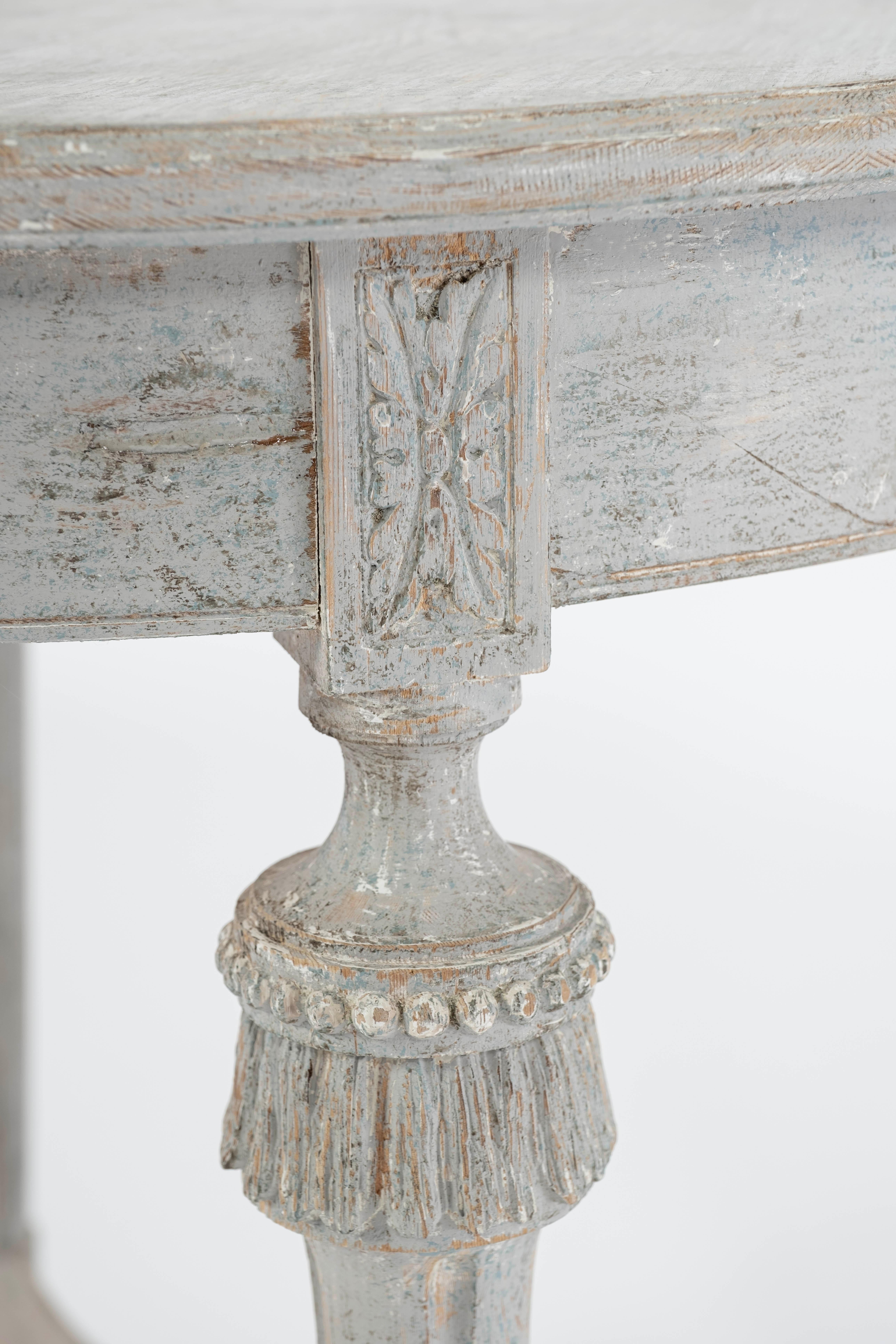 19th C. Gustavian Round Table For Sale 1