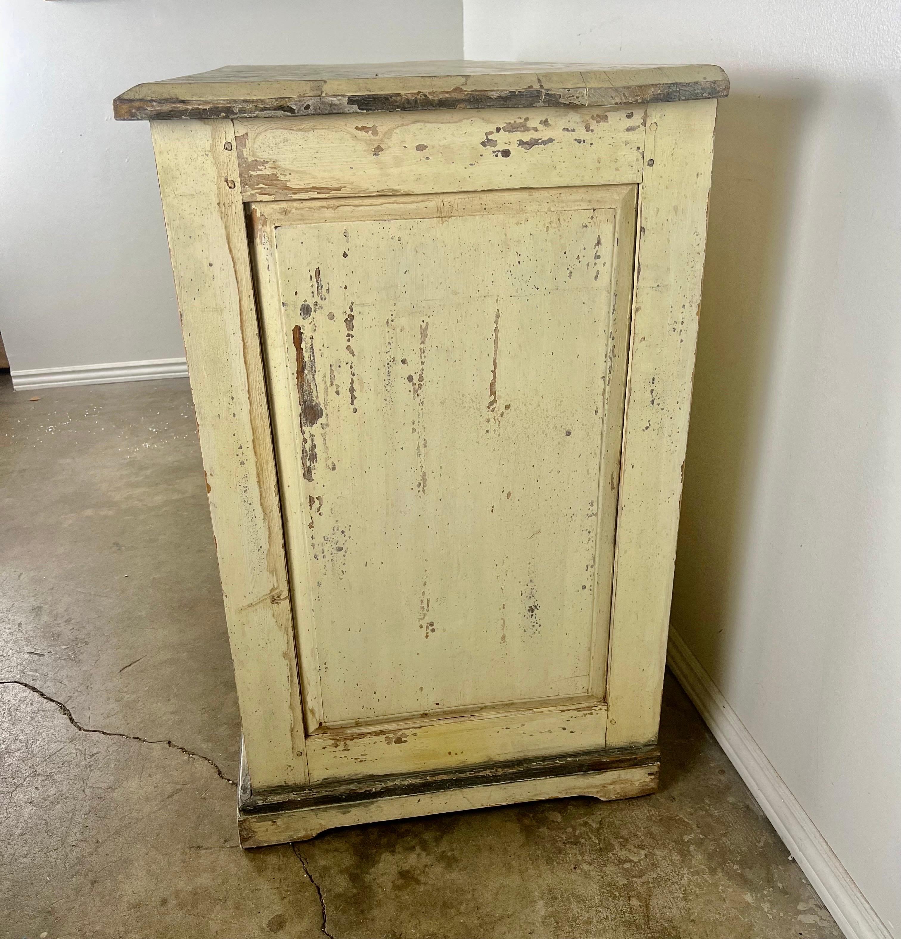 19th C. Gustavian Style Swedish Painted Chest of Drawers For Sale 5