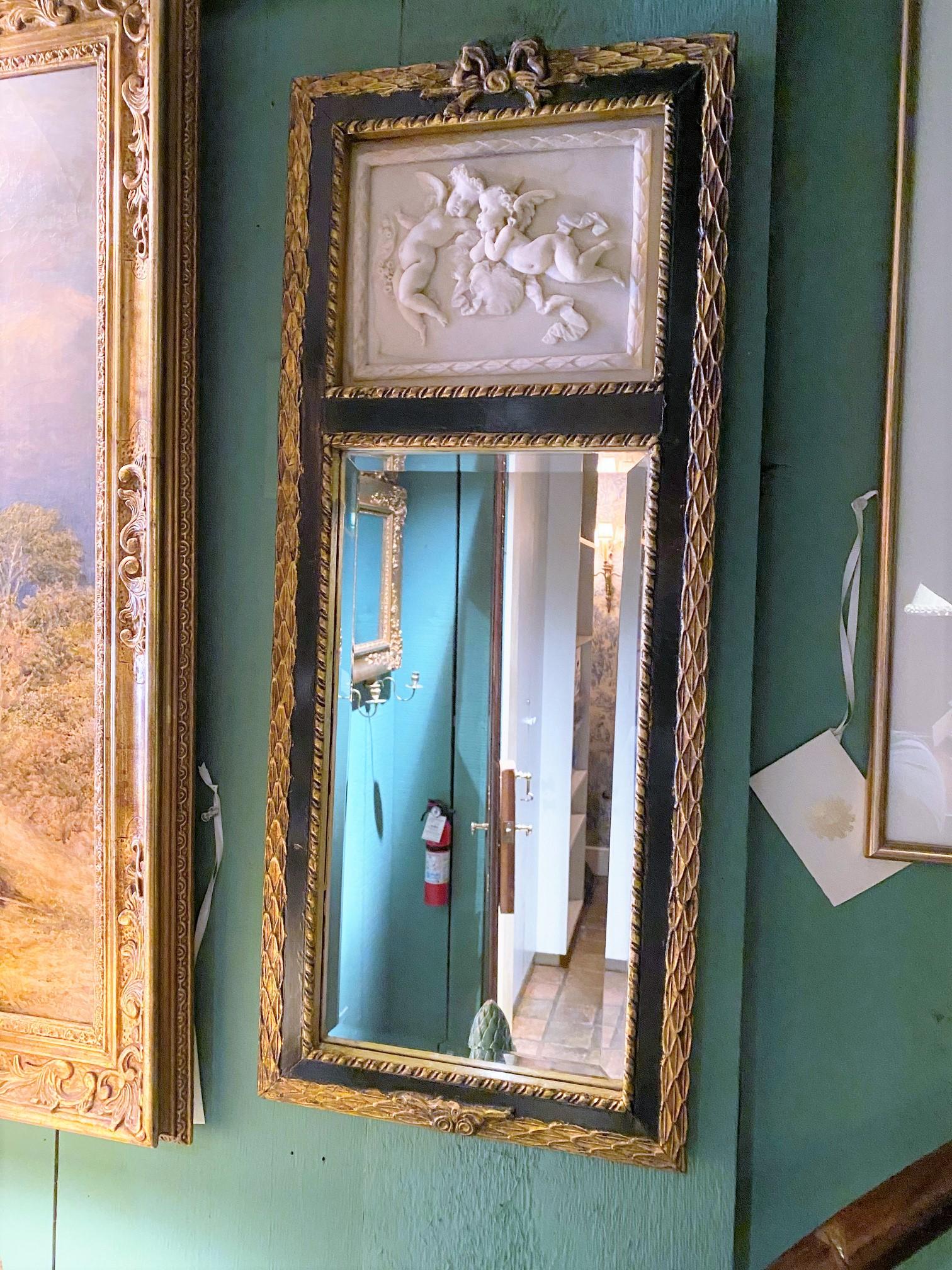 Hand geschnitzt Holz & Stein vergoldet Mantel Spiegel Glas dekorative Antiquitäten LA CA . Ein hervorragender handgefertigter und vergoldeter Spiegel aus Holz und Alabaster aus dem frühen 19. Jahrhundert mit originalem dekorativem oberen Bogen.