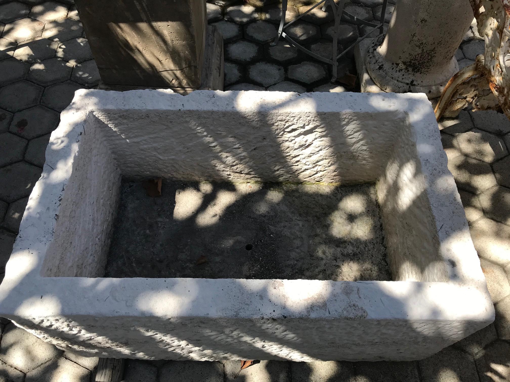 Handgeschnitzte Steinbrunnen Becken Waschbecken Container Trog Pflanzer Antik im Zustand „Gut“ in West Hollywood, CA