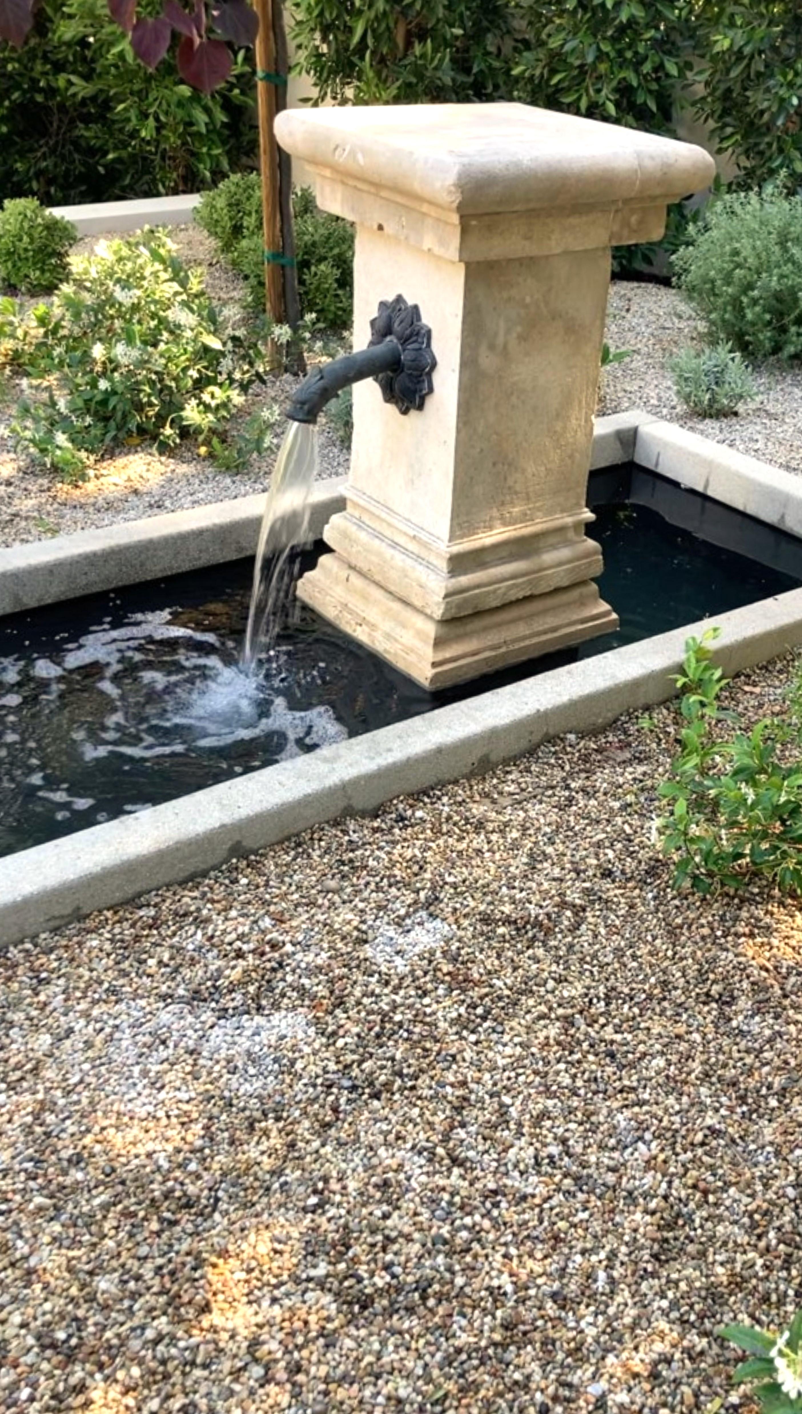 A.I.C. Pedestal Stone Column post base Center Piece Garden Fountain en vente 2