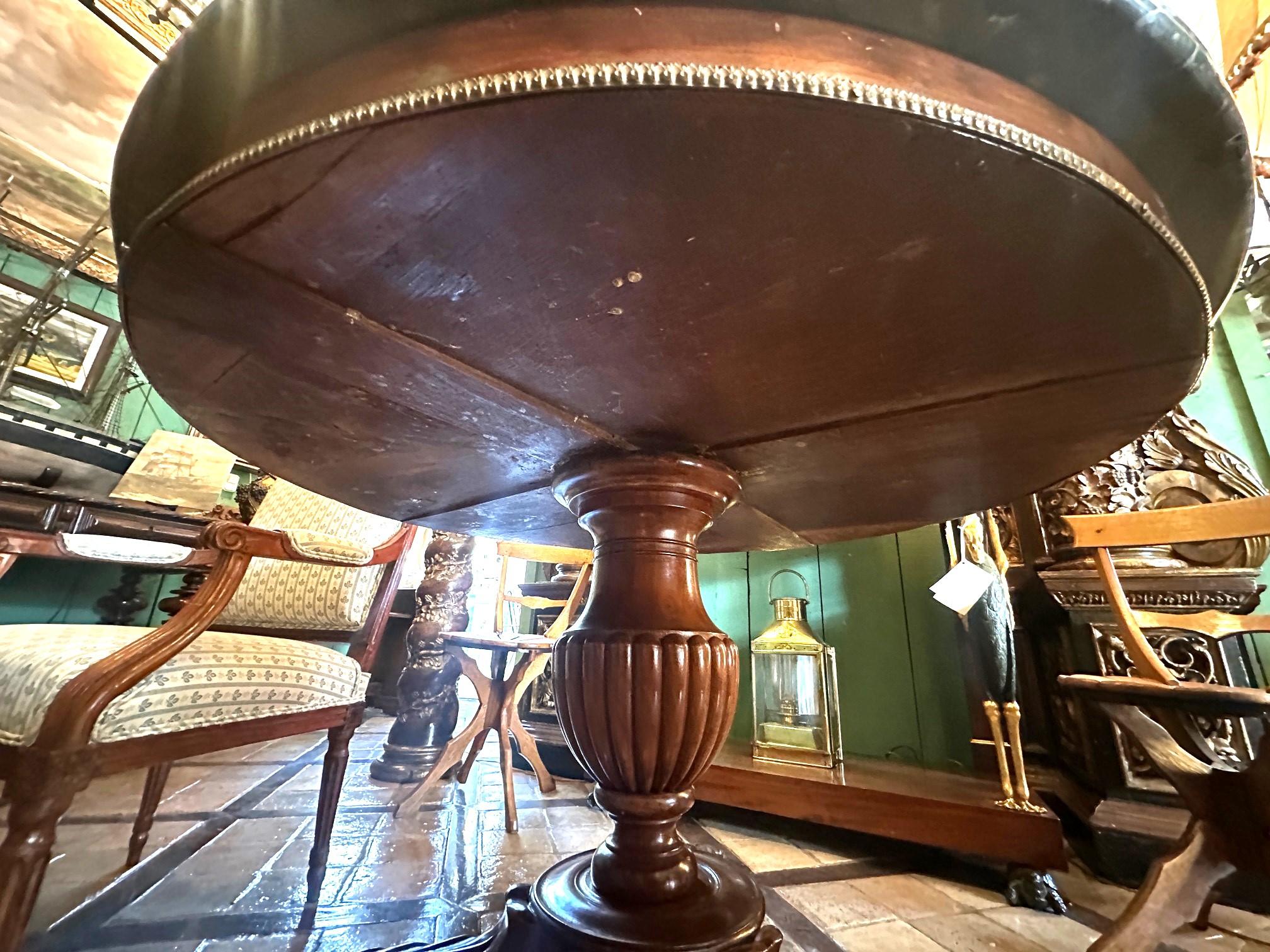 Tavolo rotondo in legno e marmo intagliato a mano del XIX secolo, piano centrale dell'ingresso Gueridon in vendita 6