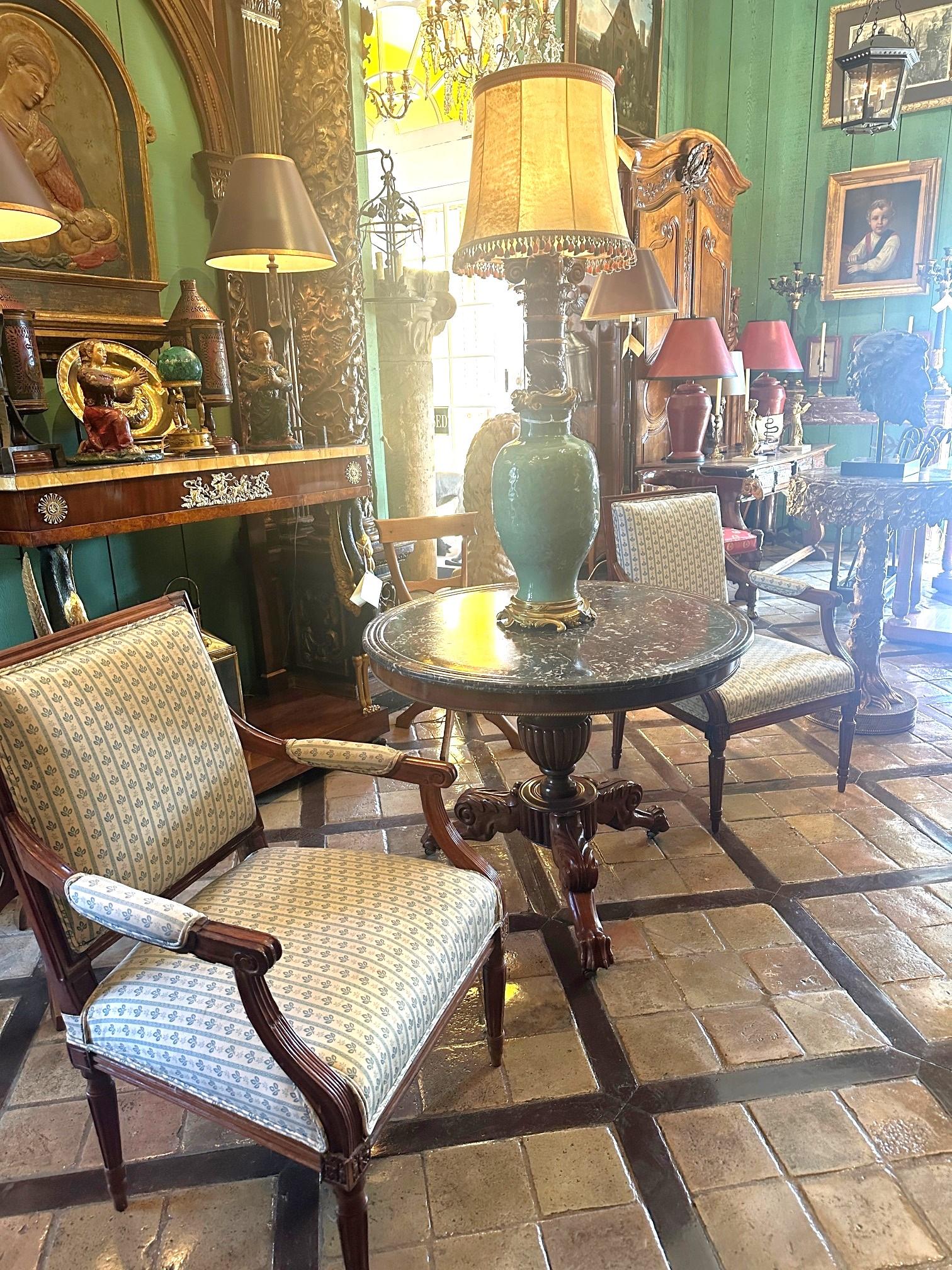 Tavolo rotondo in legno e marmo intagliato a mano del XIX secolo, piano centrale dell'ingresso Gueridon In condizioni buone in vendita a West Hollywood, CA