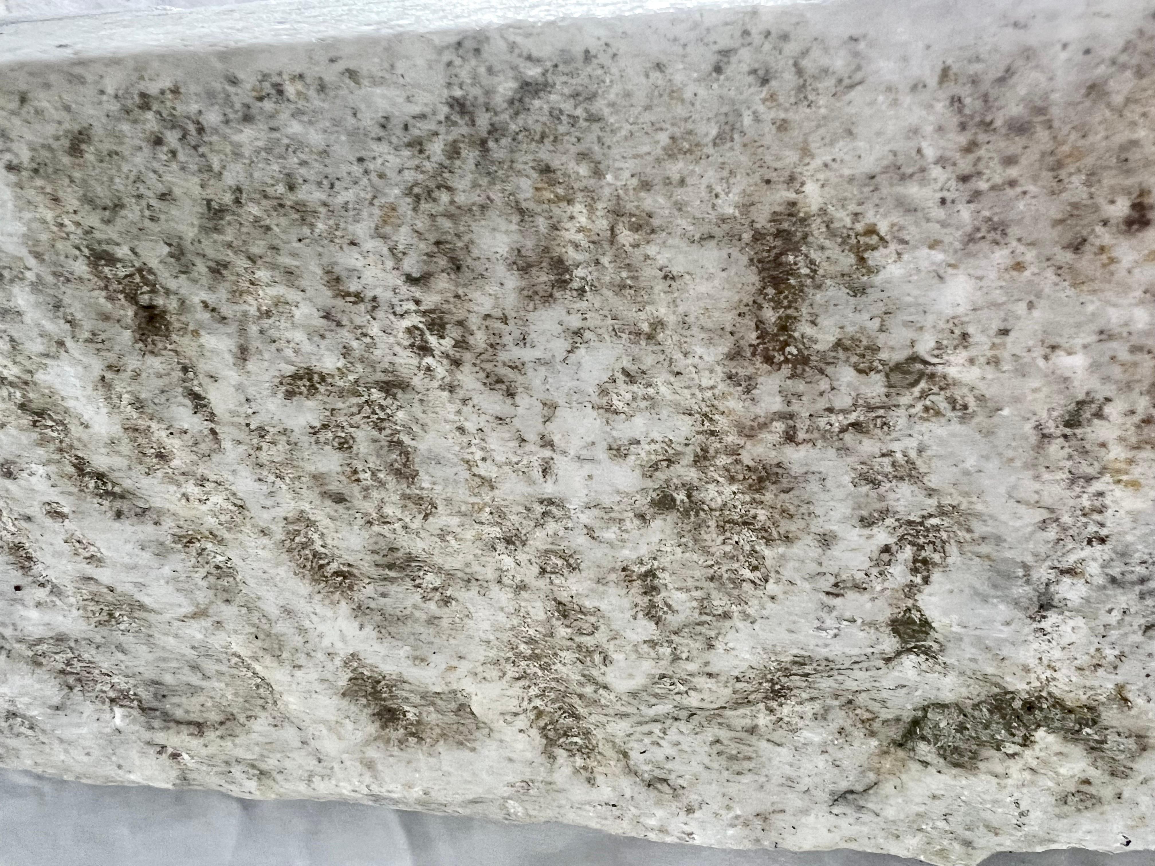 Lavabo francés de piedra cincelada a mano del siglo XIX en venta 3
