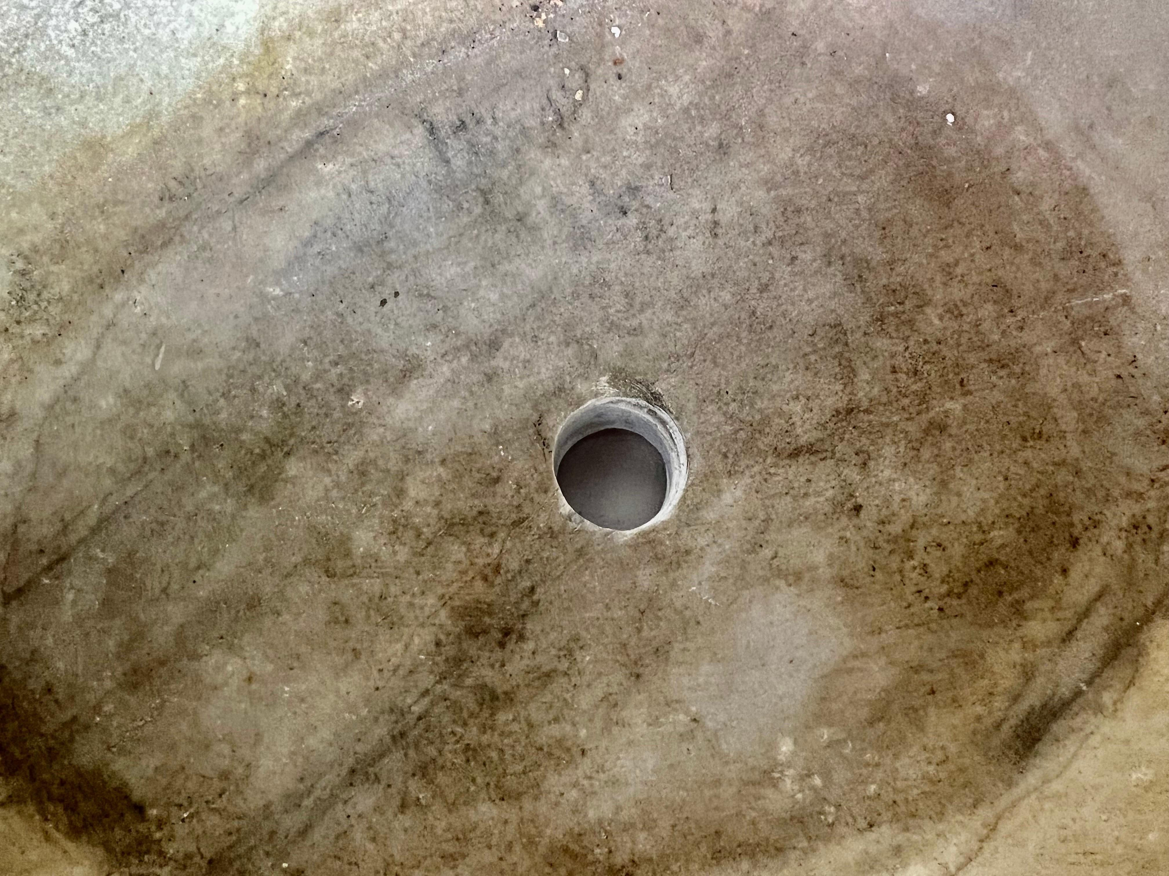 Lavabo francés de piedra cincelada a mano del siglo XIX Rústico en venta