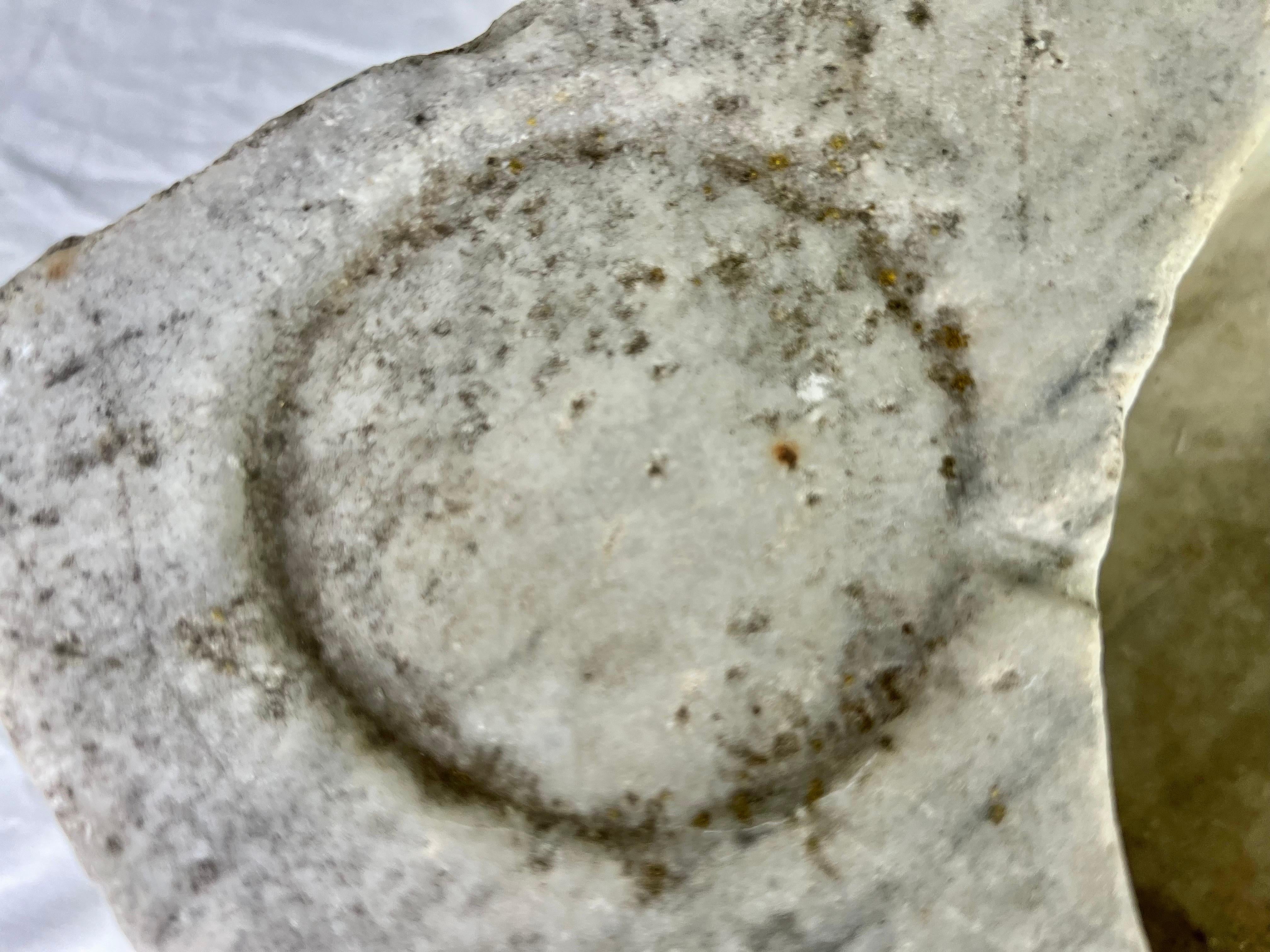 Lavabo francés de piedra cincelada a mano del siglo XIX Francés en venta
