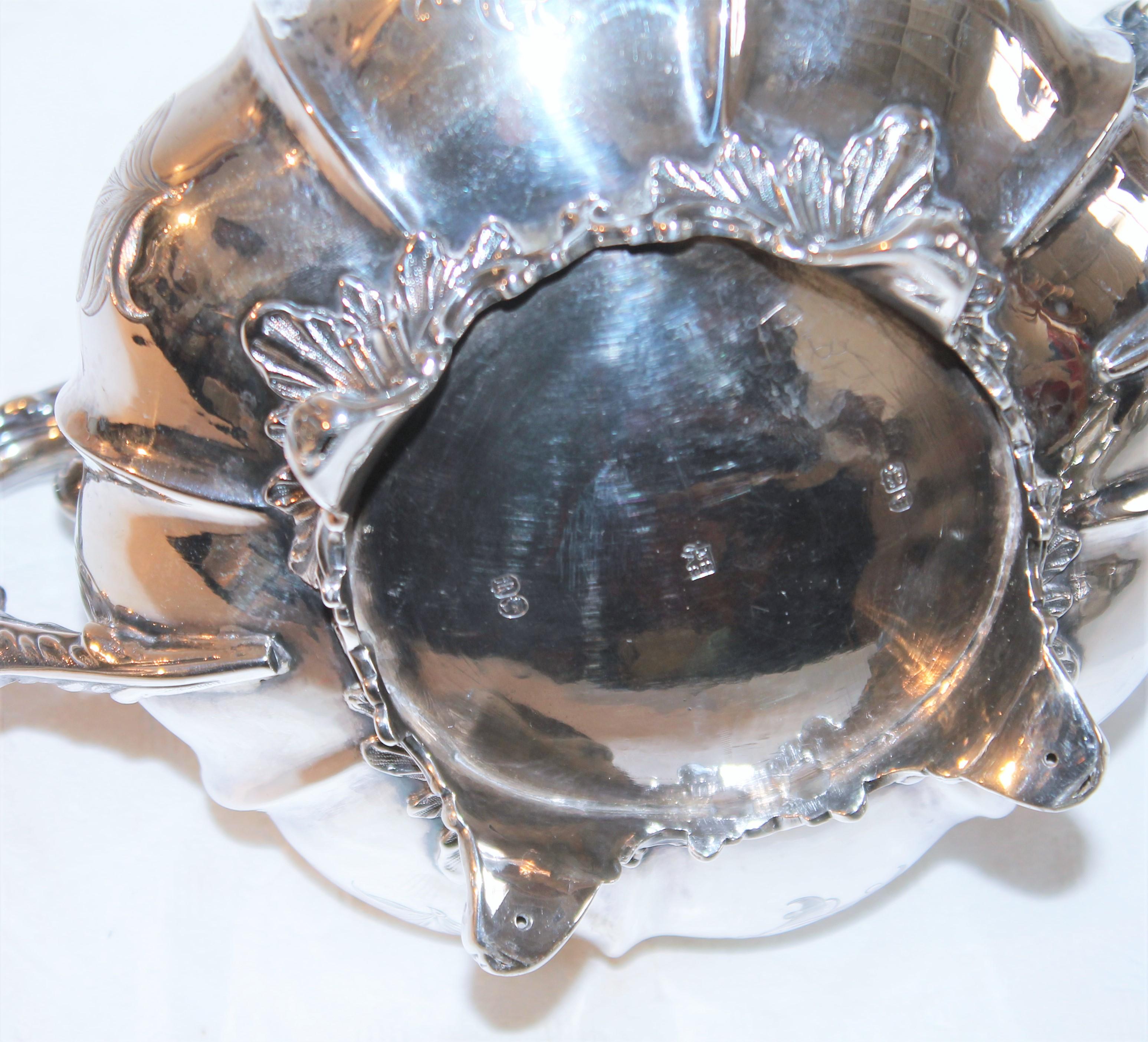 Service à thé de quatre pièces en argent sterling du 19ème siècle fabriqué à la main en vente 9