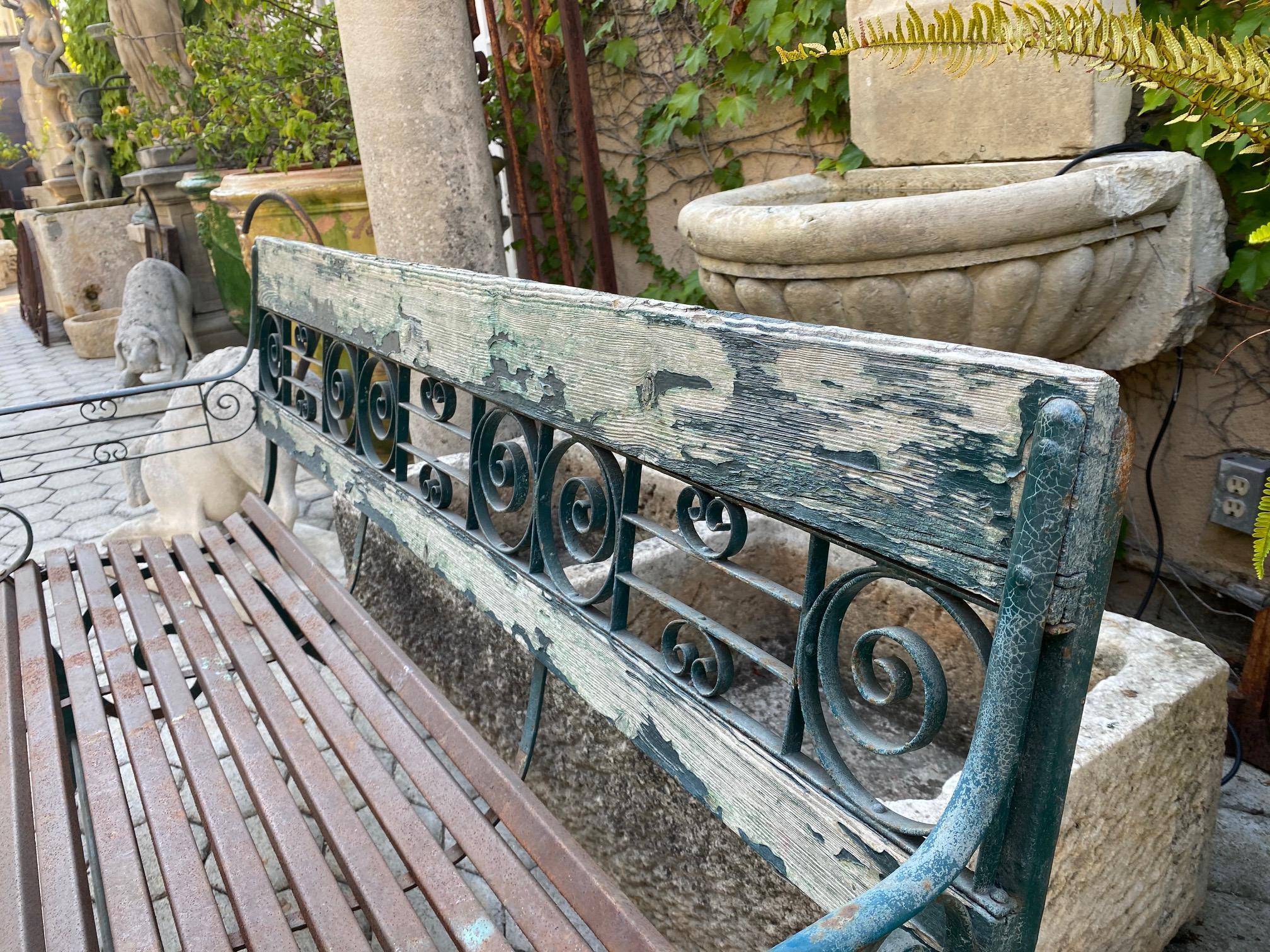 Handgeschmiedete Gartenbank aus Metall und Holz, rustikal, Sitzmöbel, Antiquitätenhändler LA im Angebot 1