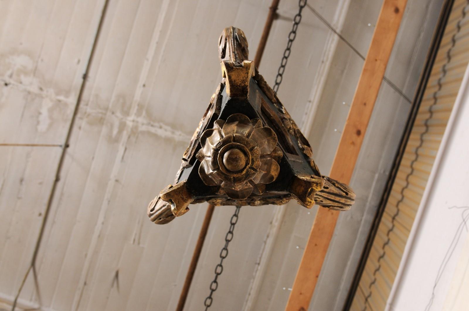 Lanterna appesa in legno intagliato del XIX secolo proveniente dall'Italia in vendita 5