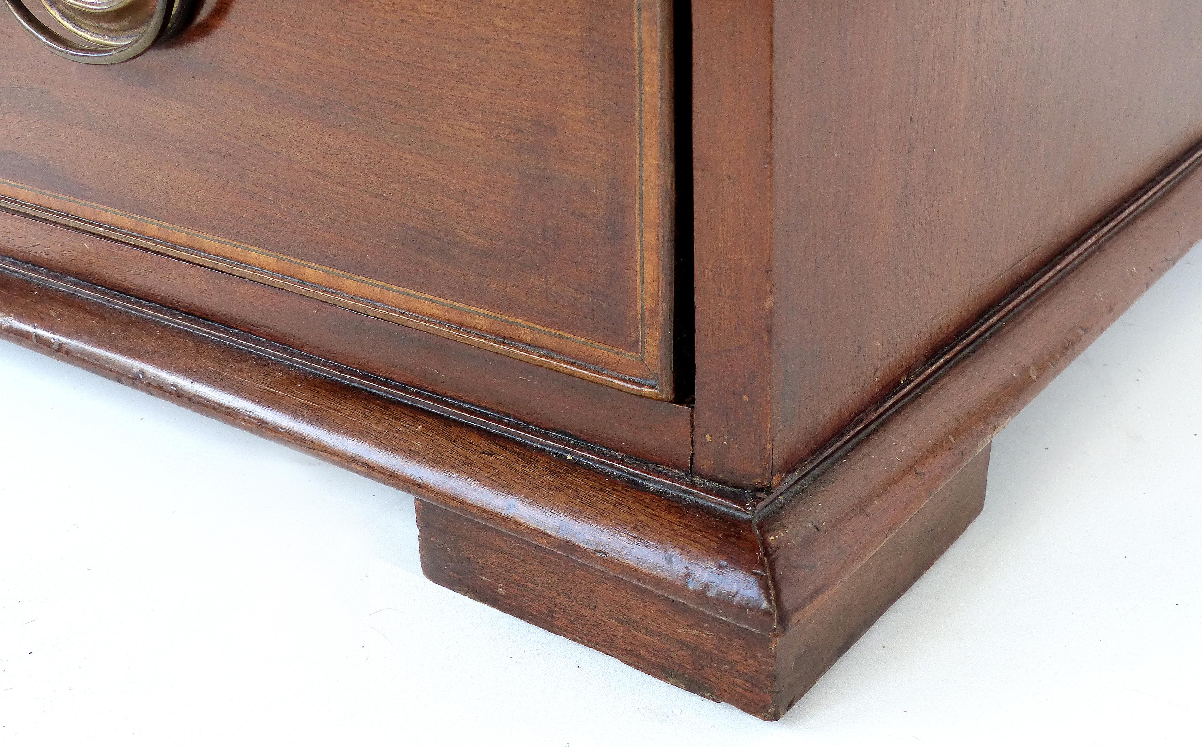 Hepplewhite Chest of Drawers with Brass Pulls in Mahogany & Satinwood In Good Condition In Miami, FL