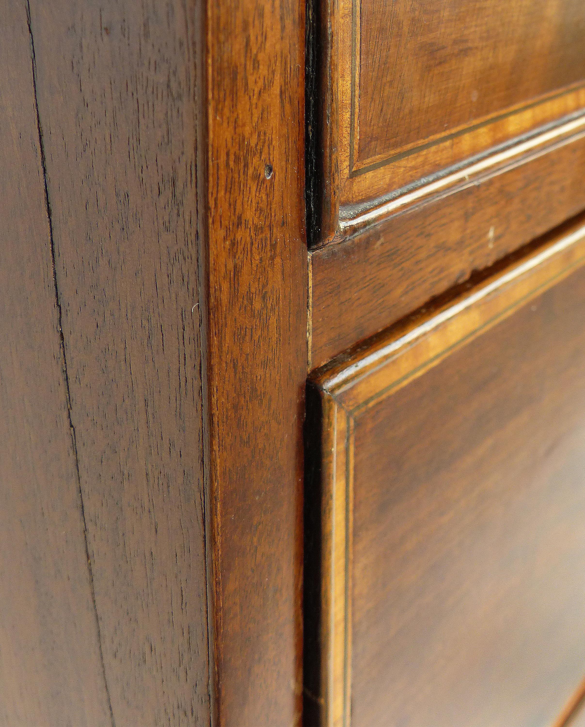 Hepplewhite Chest of Drawers with Brass Pulls in Mahogany & Satinwood 2