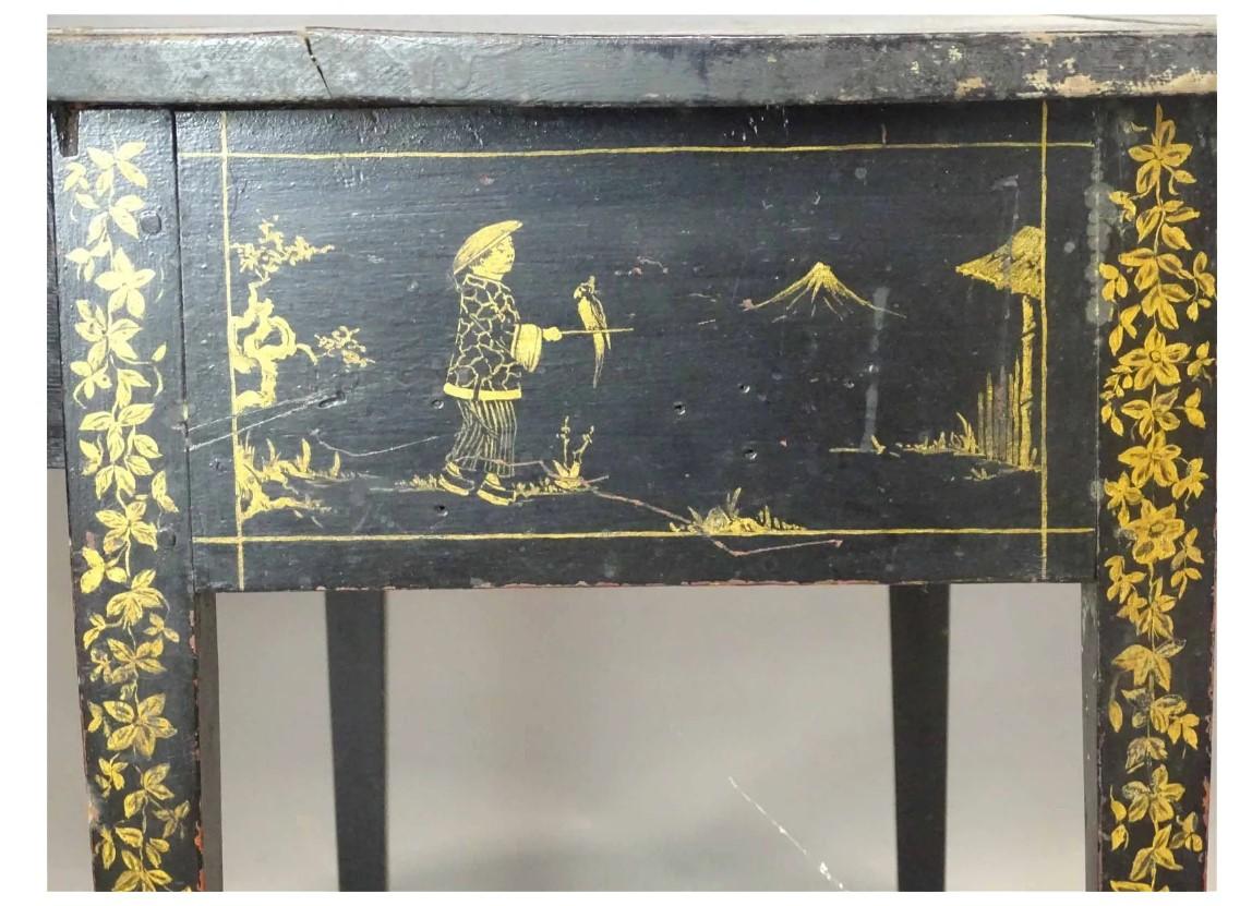 19th c. Hepplewhite Japanned Table In Distressed Condition For Sale In Dallas, TX