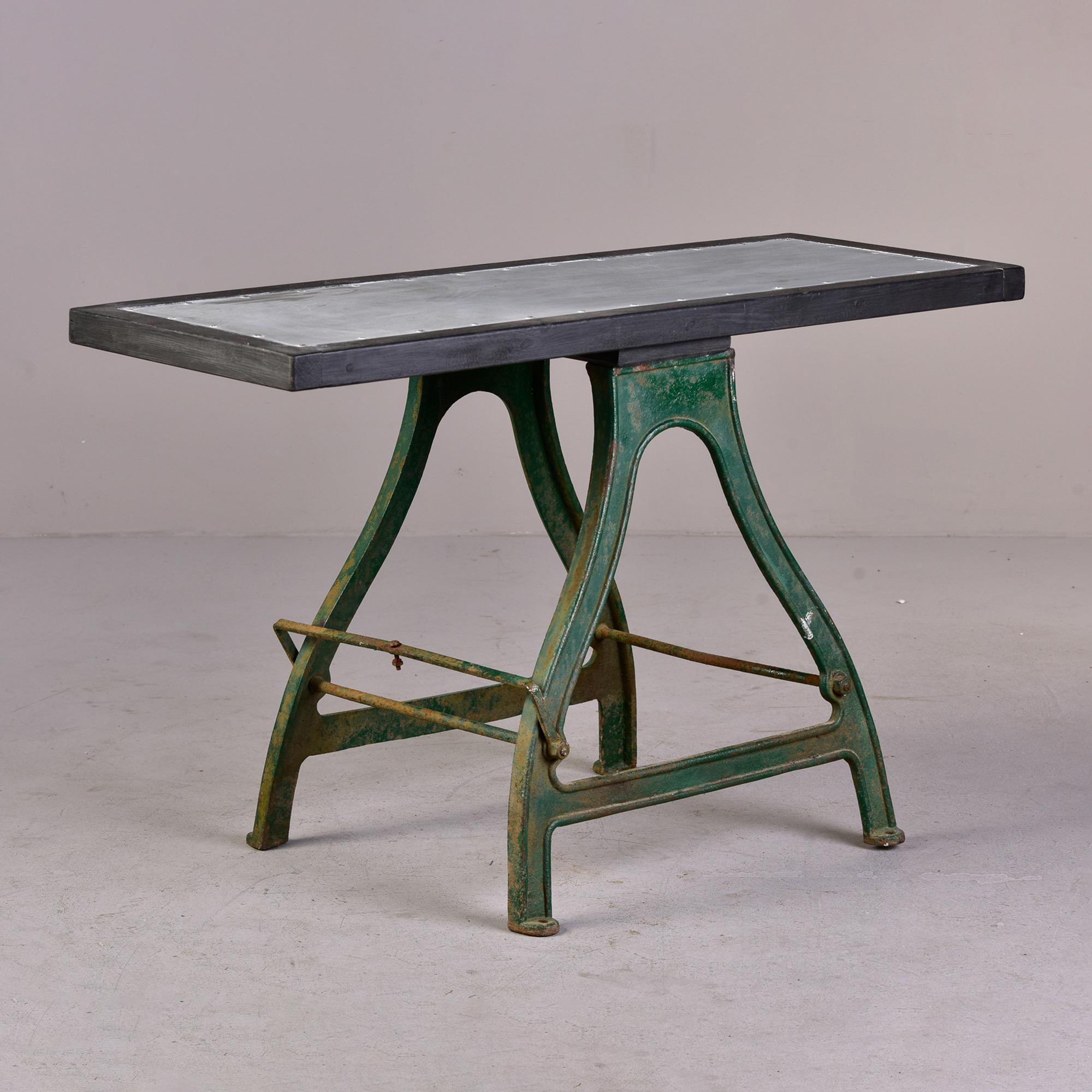 Industrietisch aus dem 19. Jahrhundert mit Orig-Sockel aus lackiertem Eisen und neuer Zinkplatte im Angebot 6