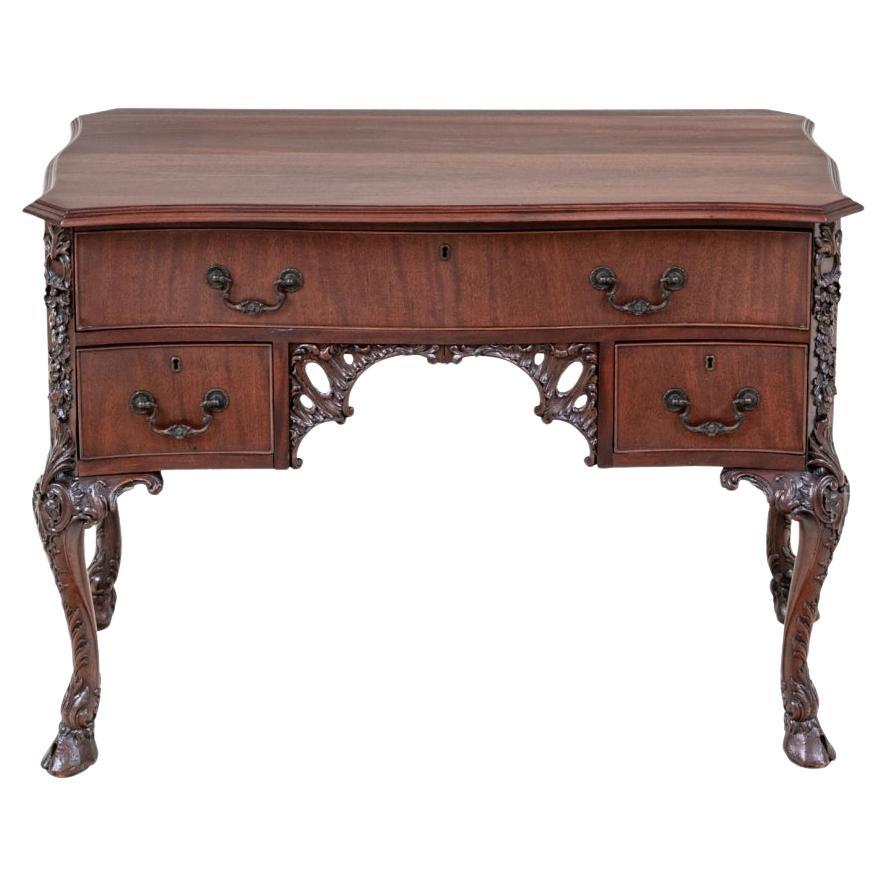 Escritorio irlandés de caoba tallada Jorge III del S. XIX