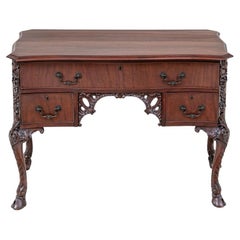 19. Jh. Irischer George III. Mahagoni-Schreibtisch mit geschnitztem Knieloch
