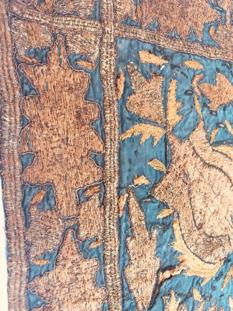 Seta Tessile islamico dell'Impero Ottomano del XIX secolo con fili metallici d'argento Frammento antico in vendita