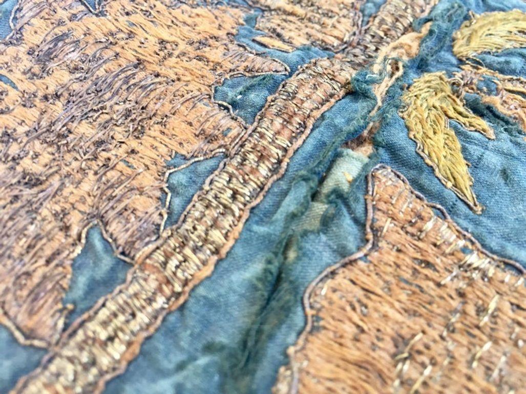 Tessile islamico dell'Impero Ottomano del XIX secolo con fili metallici d'argento Frammento antico in vendita 4