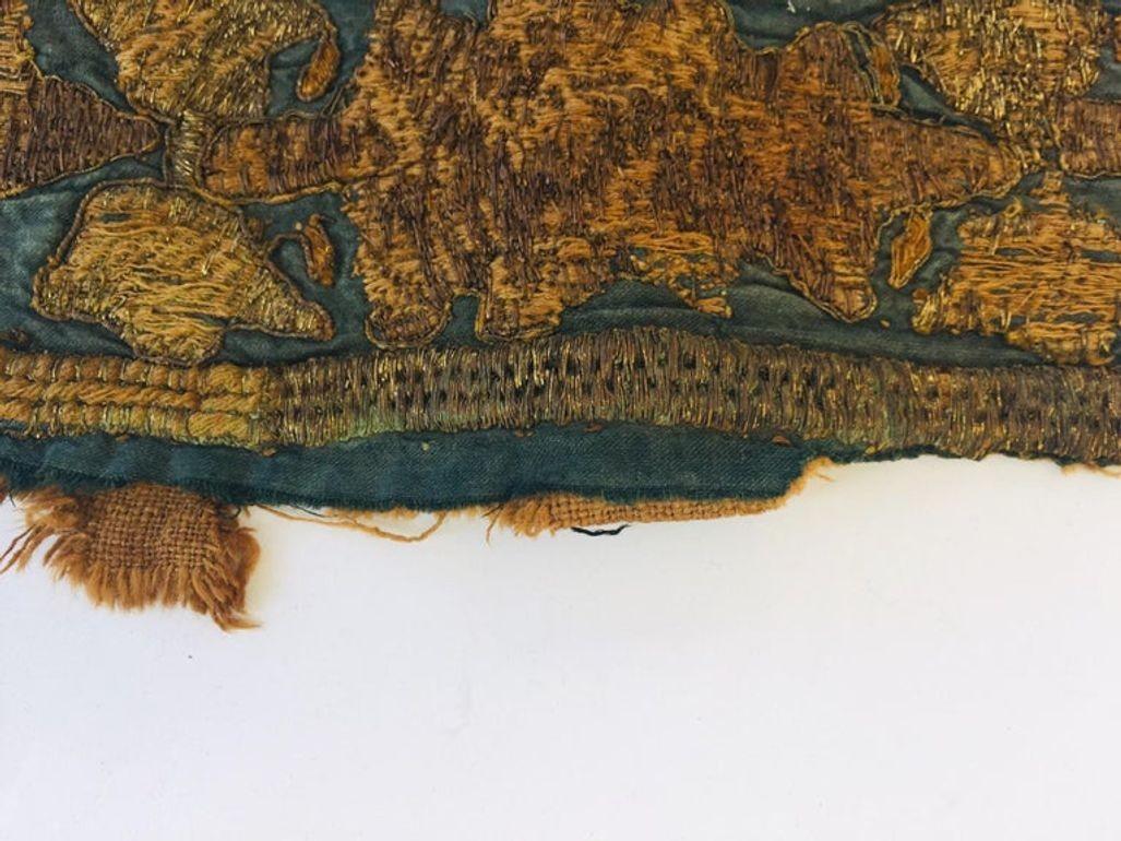 Fragment d'antiquités en textile islamique de l'Empire ottoman du 19e siècle, fils d'argent métallisés en vente 7