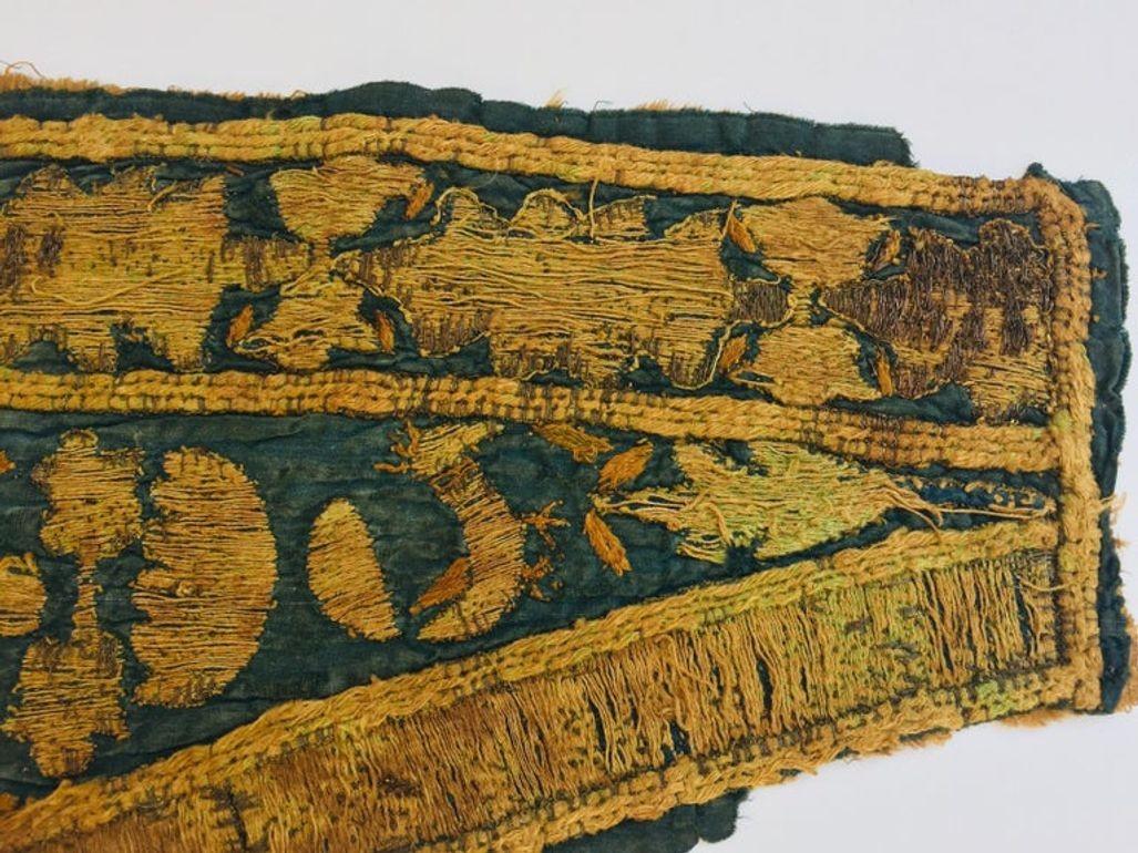 Fragment d'antiquités en textile islamique de l'Empire ottoman du 19e siècle, fils d'argent métallisés en vente 8