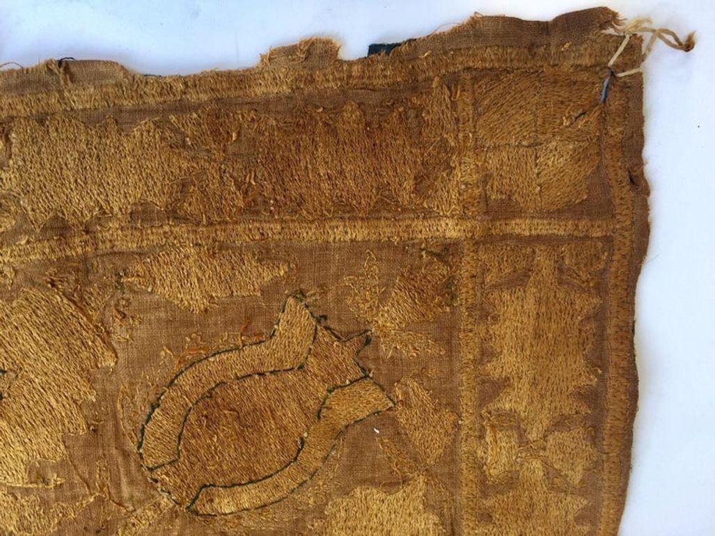 Turco Tessile islamico dell'Impero Ottomano del XIX secolo con fili metallici d'argento Frammento antico in vendita
