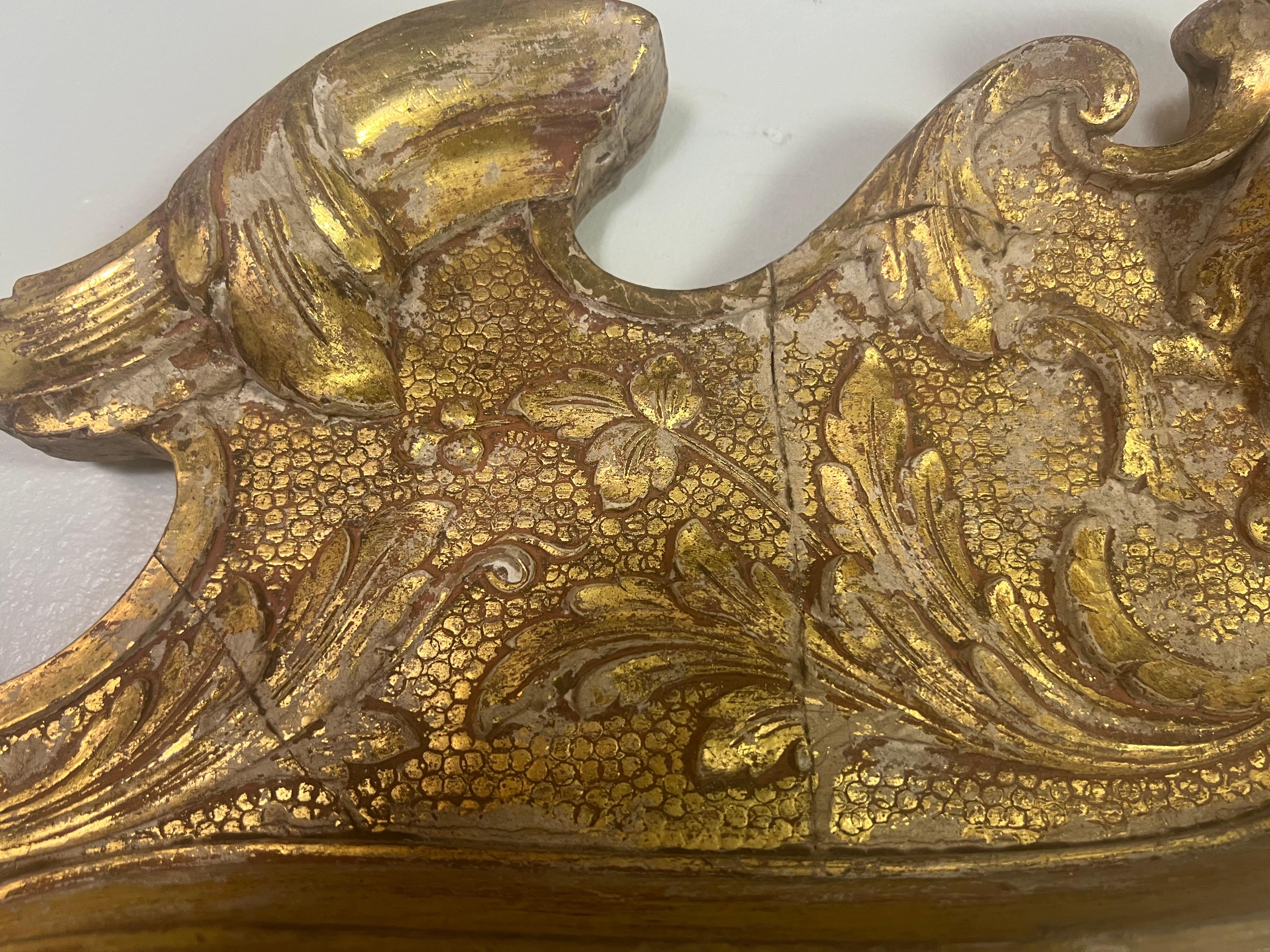 Specchio in legno dorato in stile barocco italiano del XIX secolo in vendita 9