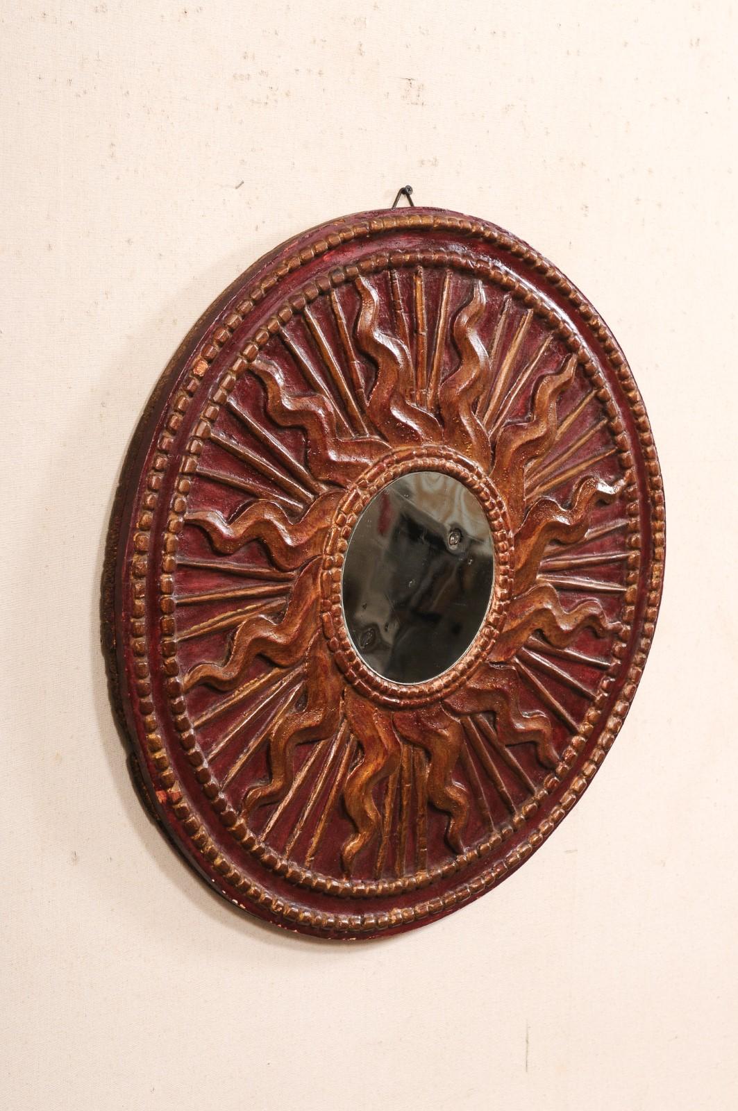 Espejo Decorado de Madera Italiana Tallada del Siglo XIX, Rayos de Sol Ardientes, 2 Pies de Diámetro Italiano en venta