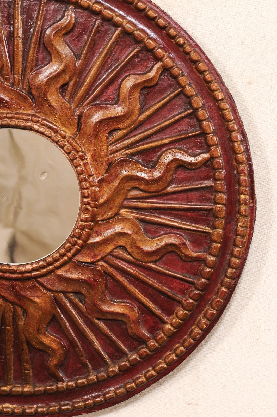 Espejo Decorado de Madera Italiana Tallada del Siglo XIX, Rayos de Sol Ardientes, 2 Pies de Diámetro en venta 1