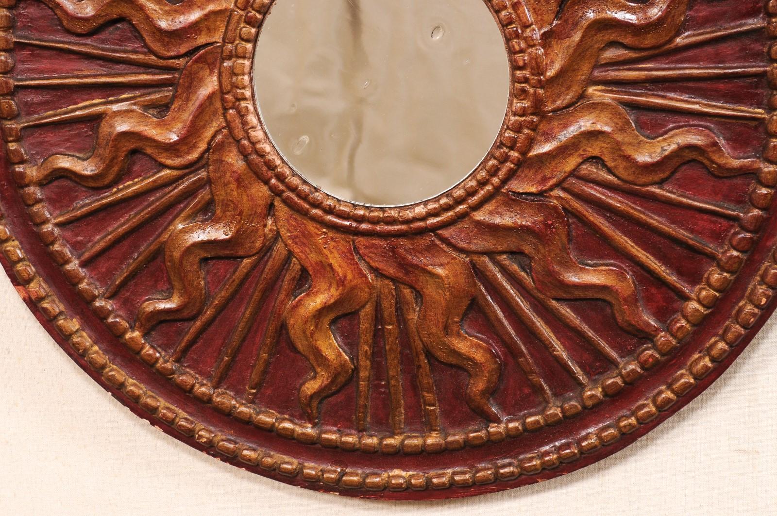 Espejo Decorado de Madera Italiana Tallada del Siglo XIX, Rayos de Sol Ardientes, 2 Pies de Diámetro en venta 2