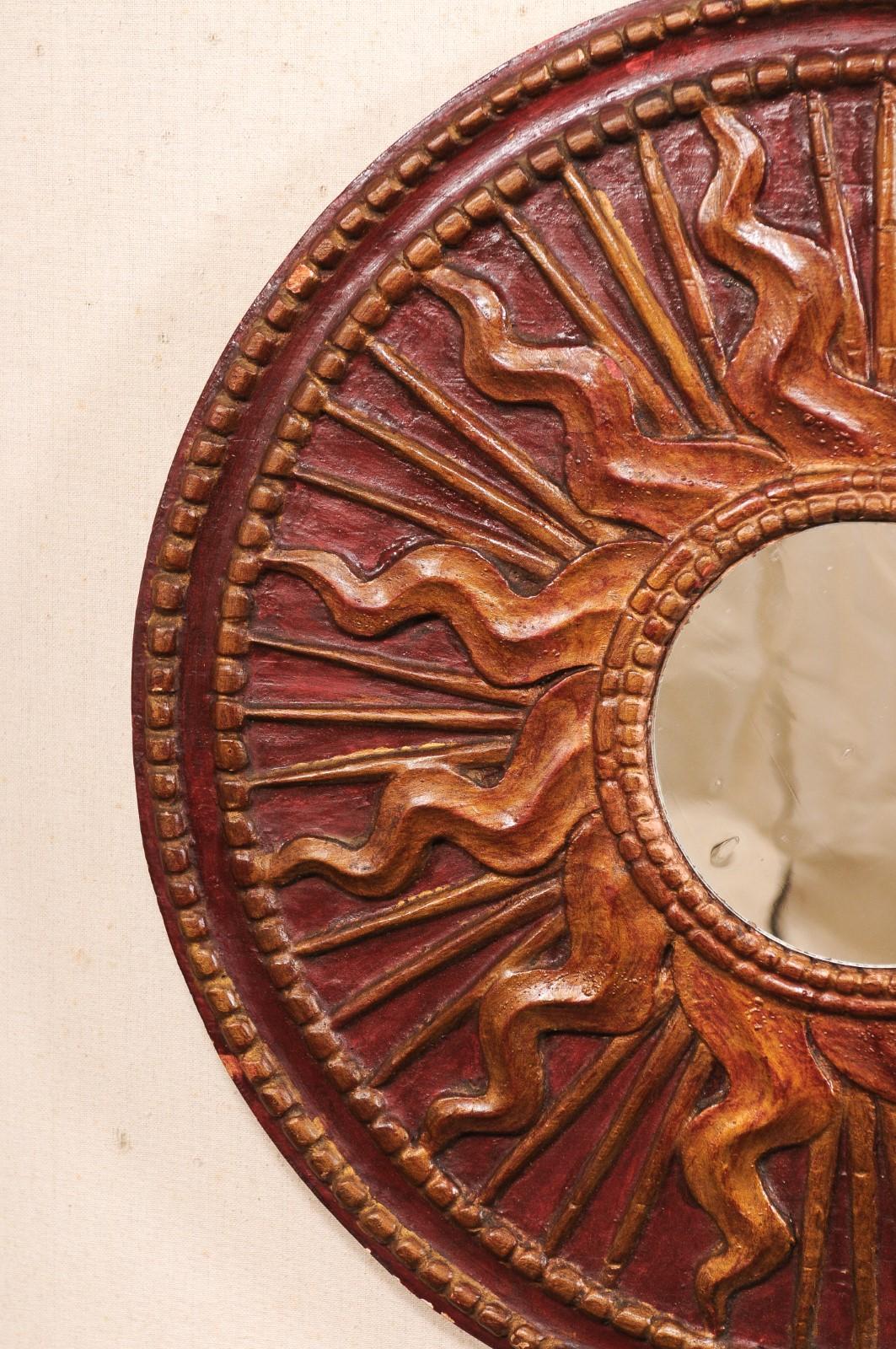Espejo Decorado de Madera Italiana Tallada del Siglo XIX, Rayos de Sol Ardientes, 2 Pies de Diámetro en venta 3