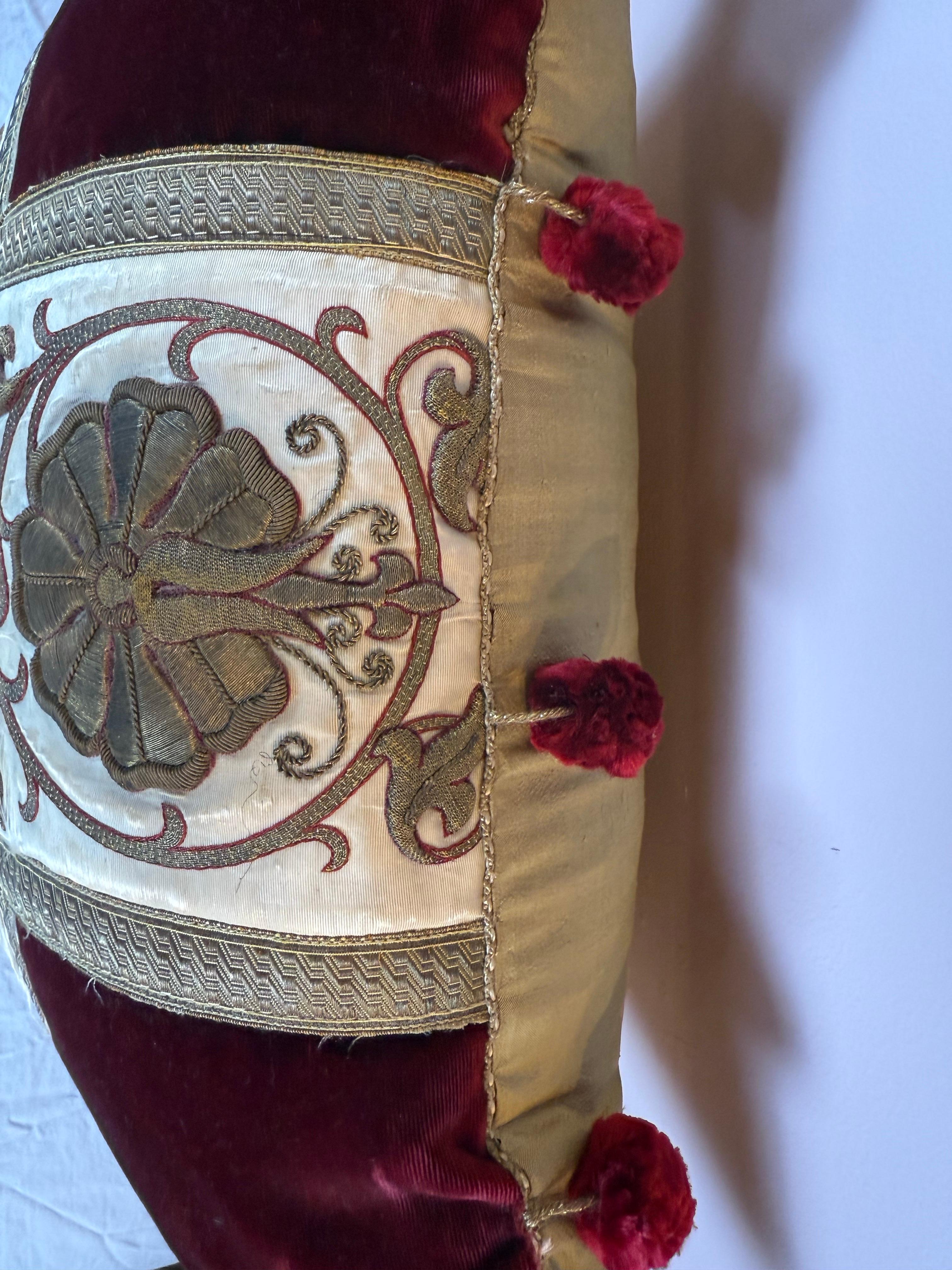 Coussin ecclésiastique italien du 19e siècle en vente 1