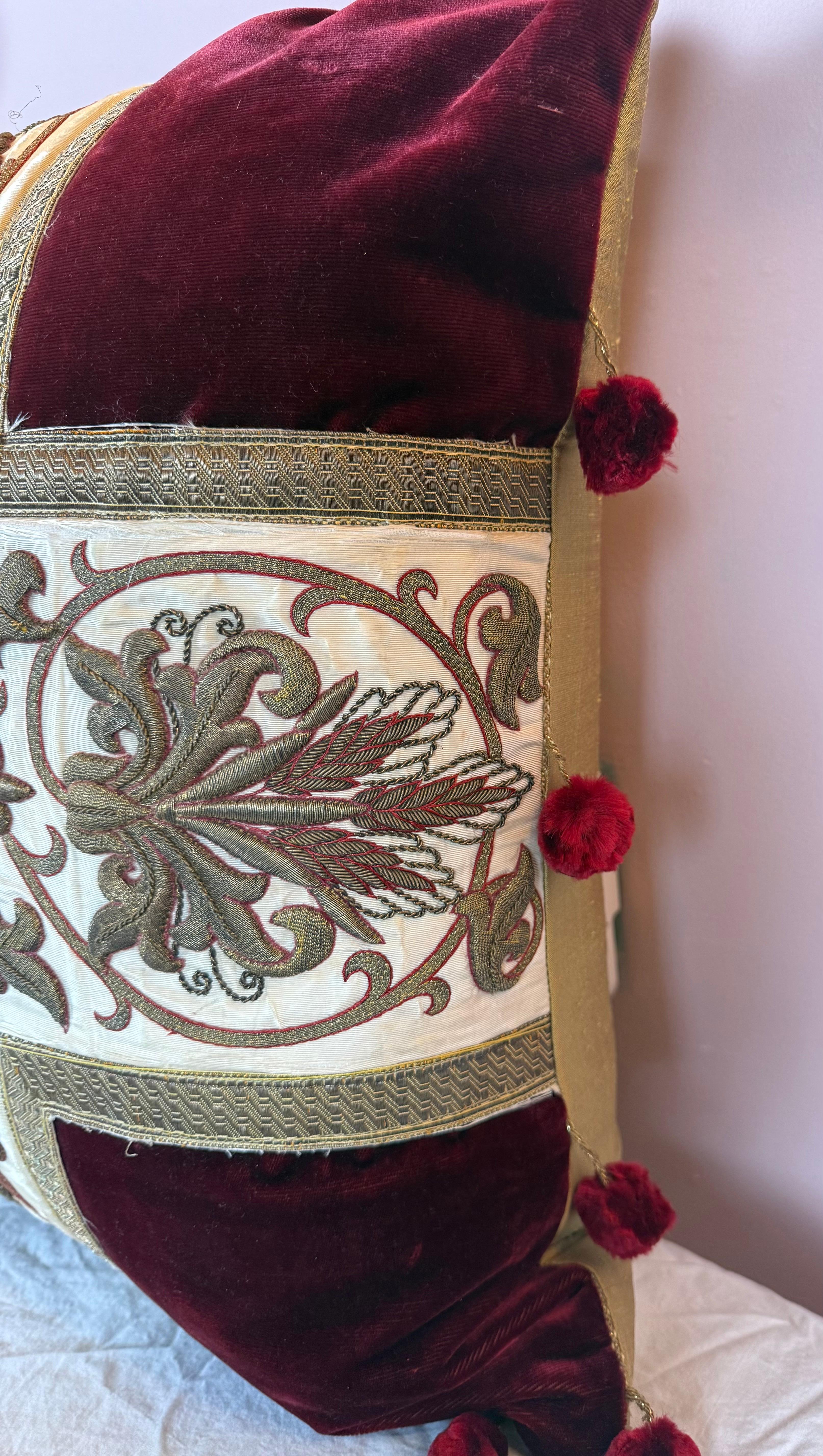 Coussin ecclésiastique italien du 19e siècle en vente 2