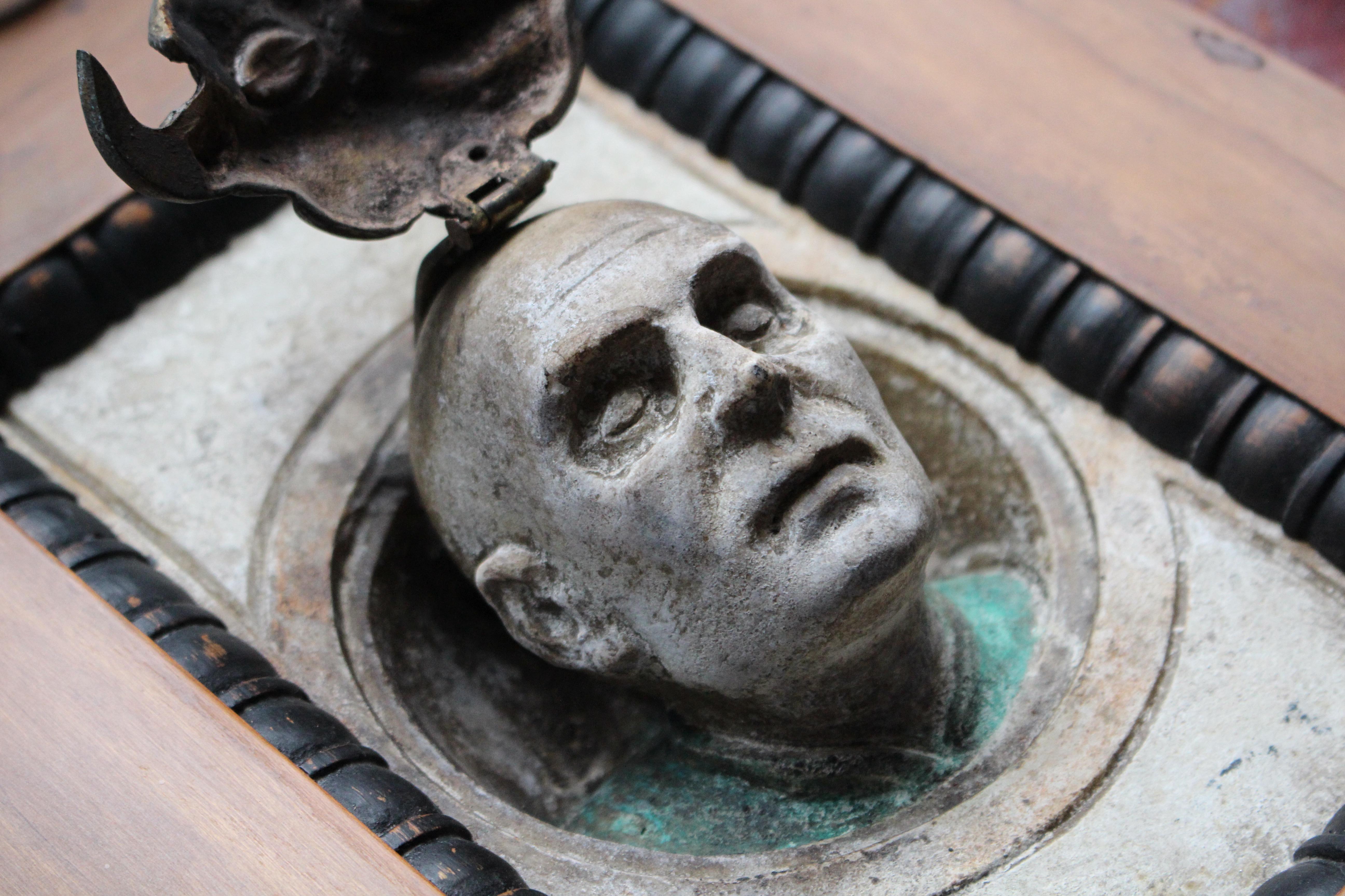 Ritratti funerari italiani in marmo e bronzo del XIX secolo, marito e moglie Memento Mori in vendita 2