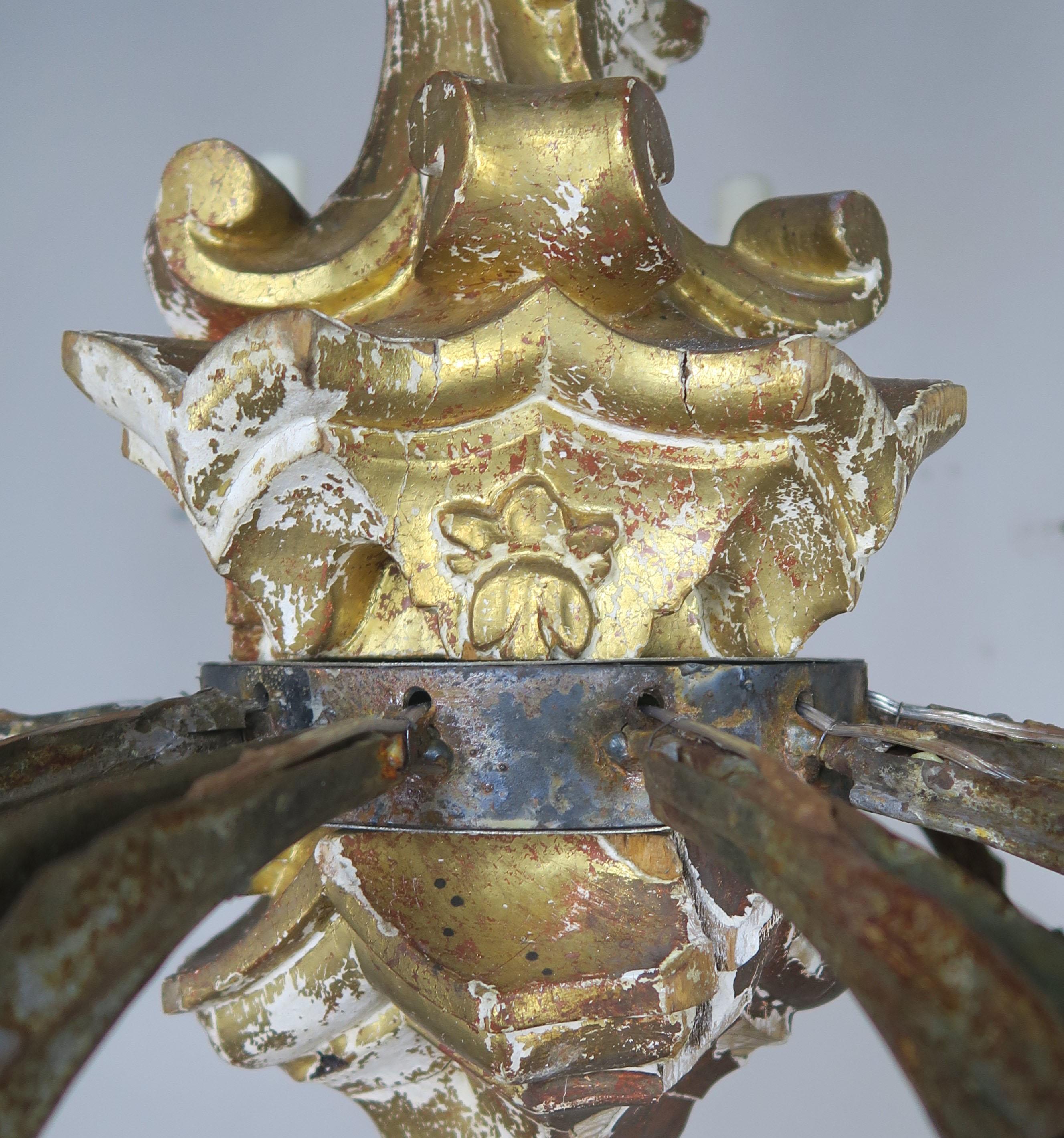 19th Century Italian Giltwood and Painted Chandelier 1