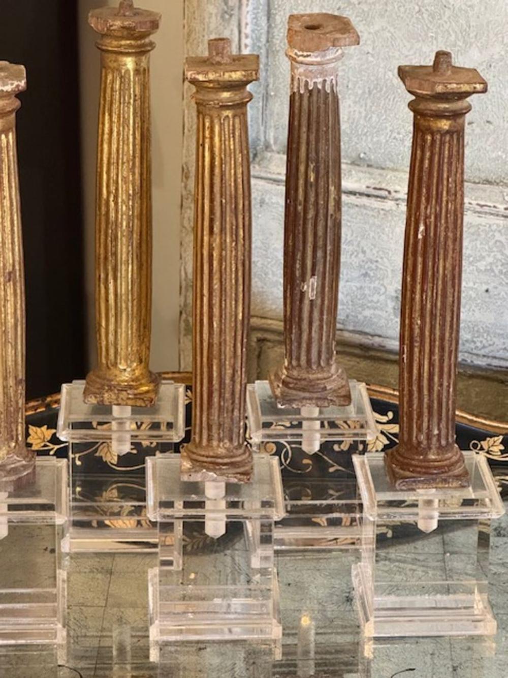 19. Jahrhundert. Italienische Giltwood-Säulen (Lucite) im Angebot