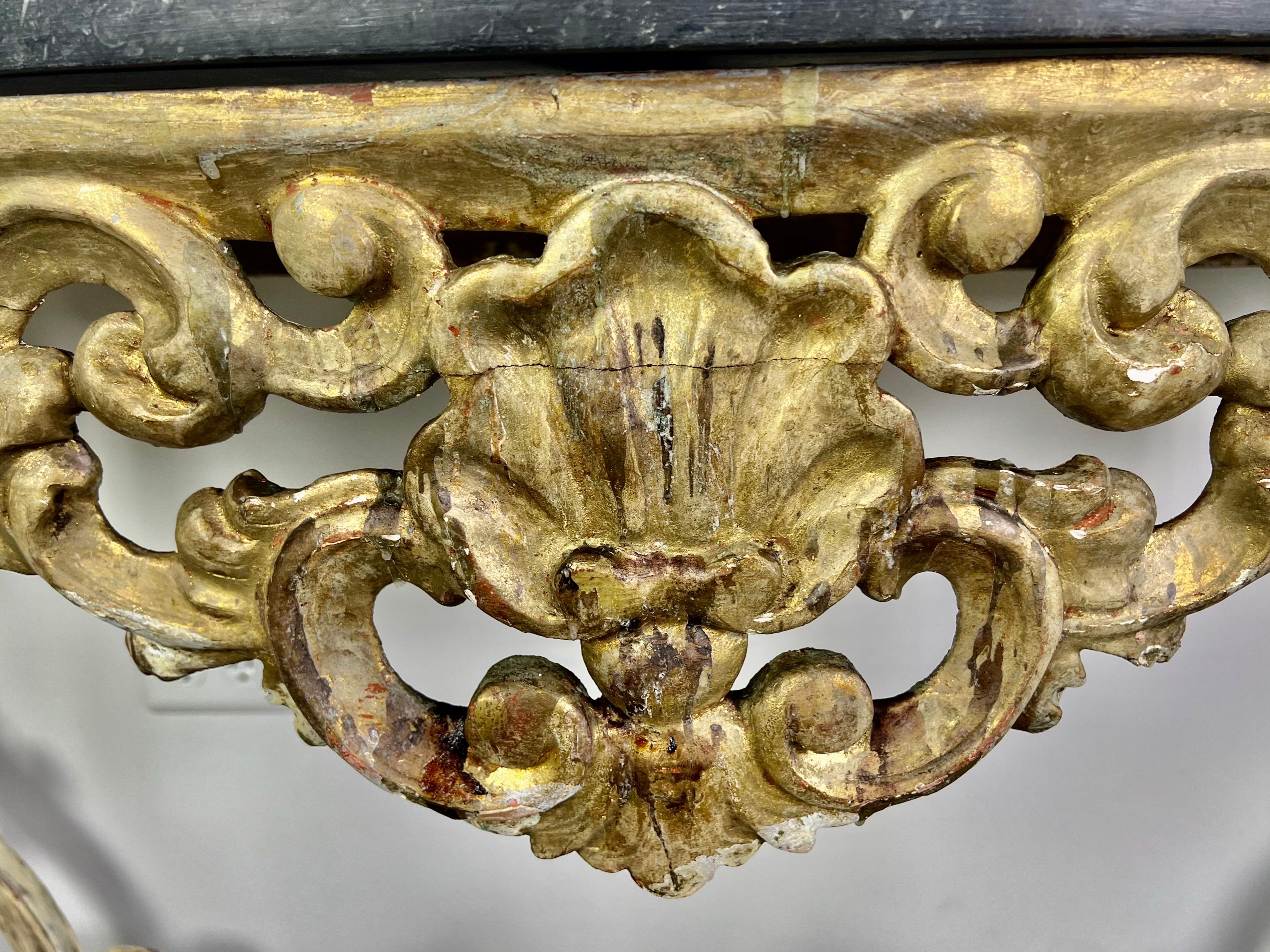 Marbre Console italienne en bois doré du 19e siècle avec plateau en marbre