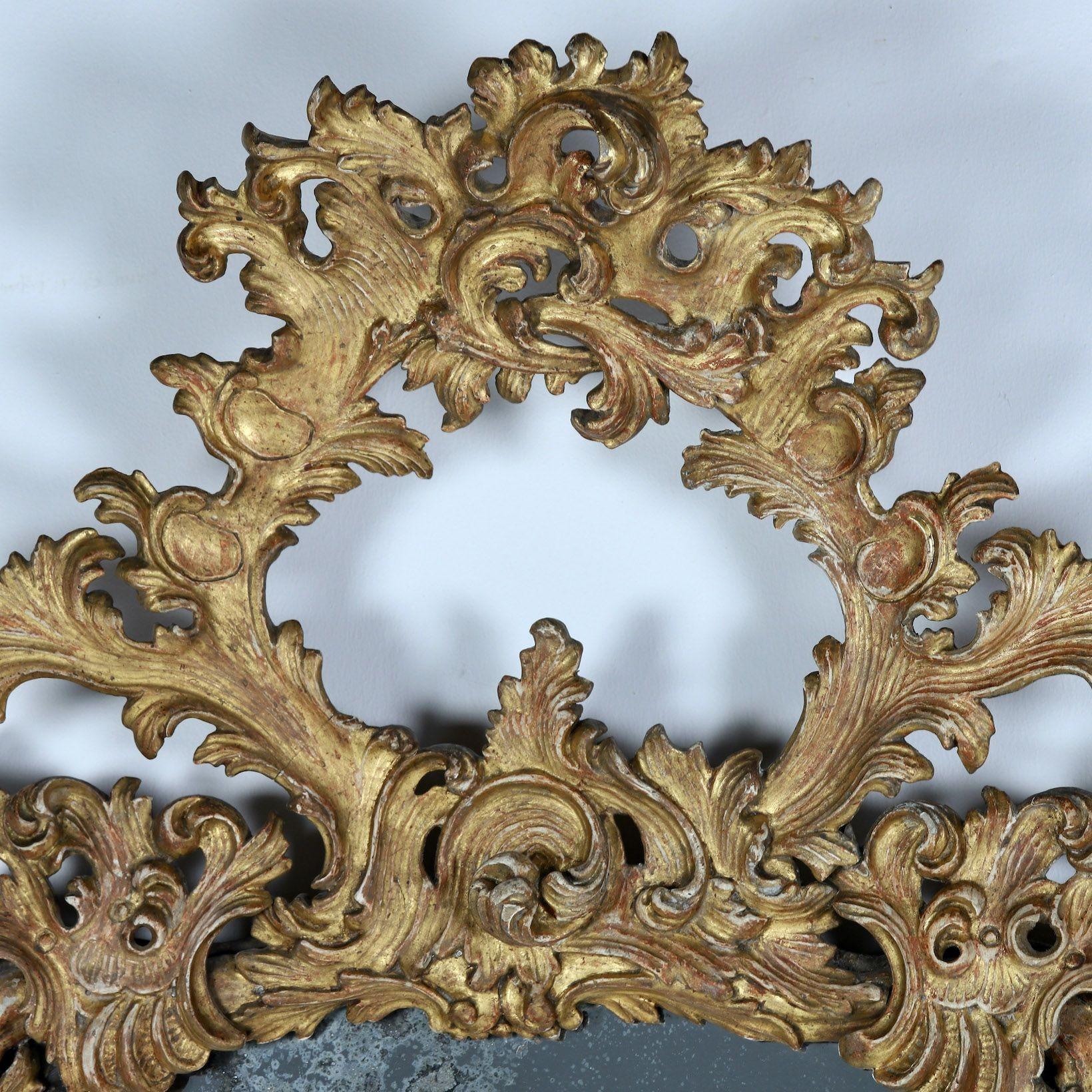 XIXe siècle 19e s. Miroir italien rococo en bois doré avec plaque de miroir originale en vente