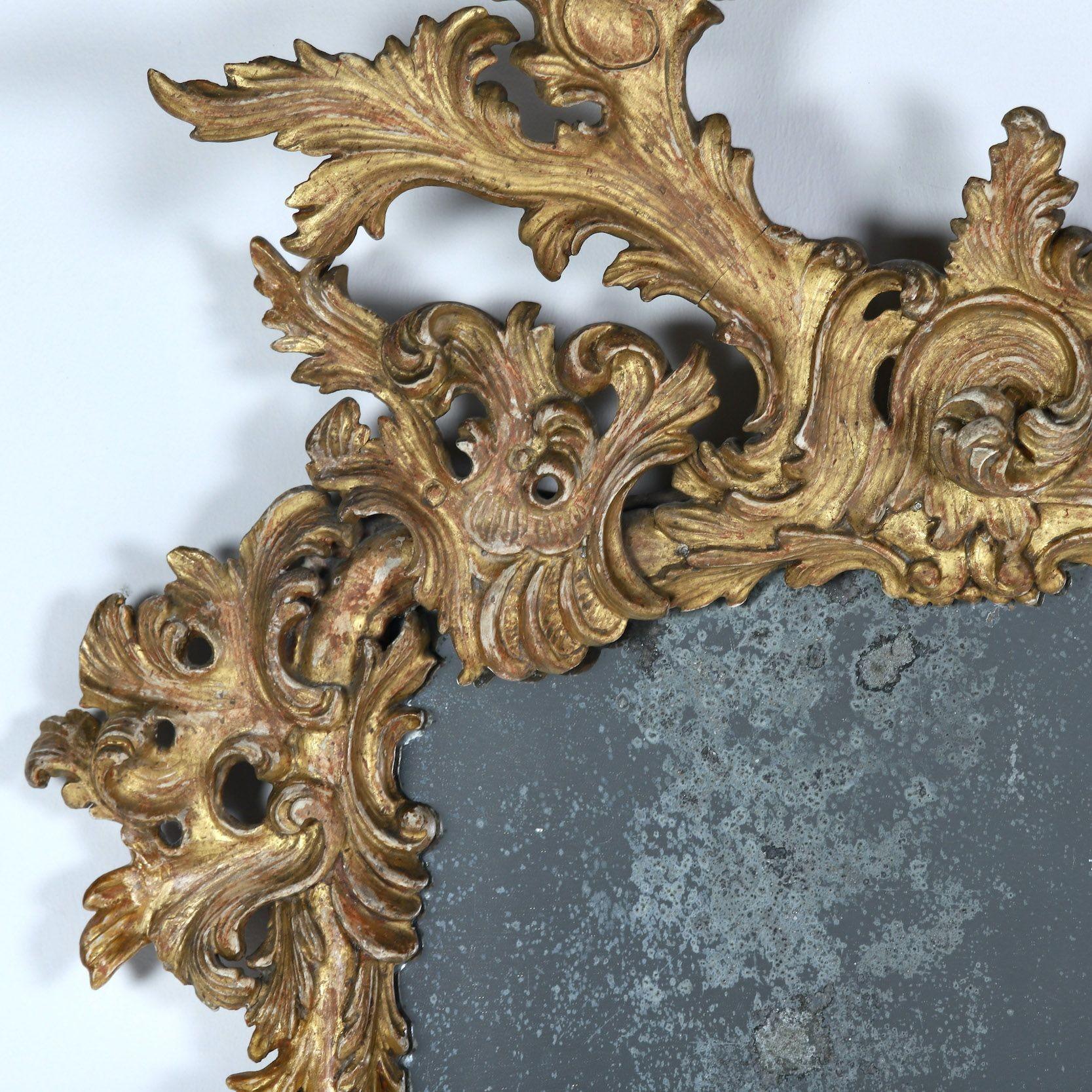 19e s. Miroir italien rococo en bois doré avec plaque de miroir originale en vente 2